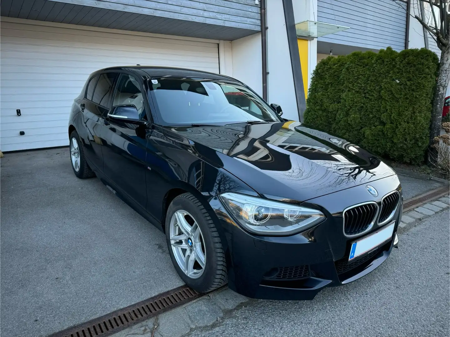 BMW 118 118d xDrive M-Paket Allrad Sport Schwarz - 1