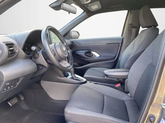 Toyota Yaris Cross view 9