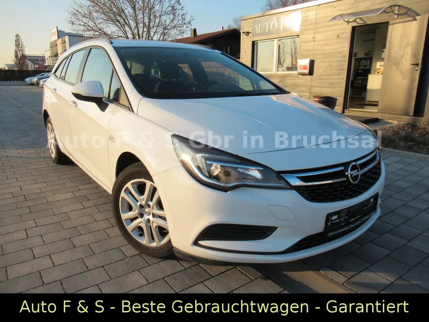 Opel Astra K Sports Tourer *1.6 D*Navi*Automatik*PDC Wit - 1