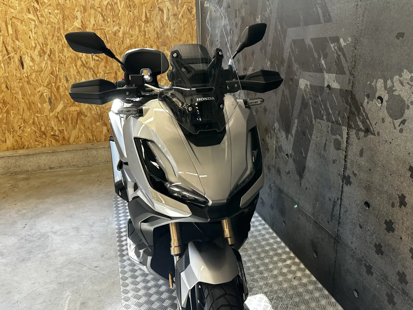 Honda ADV 350 Gris - 2
