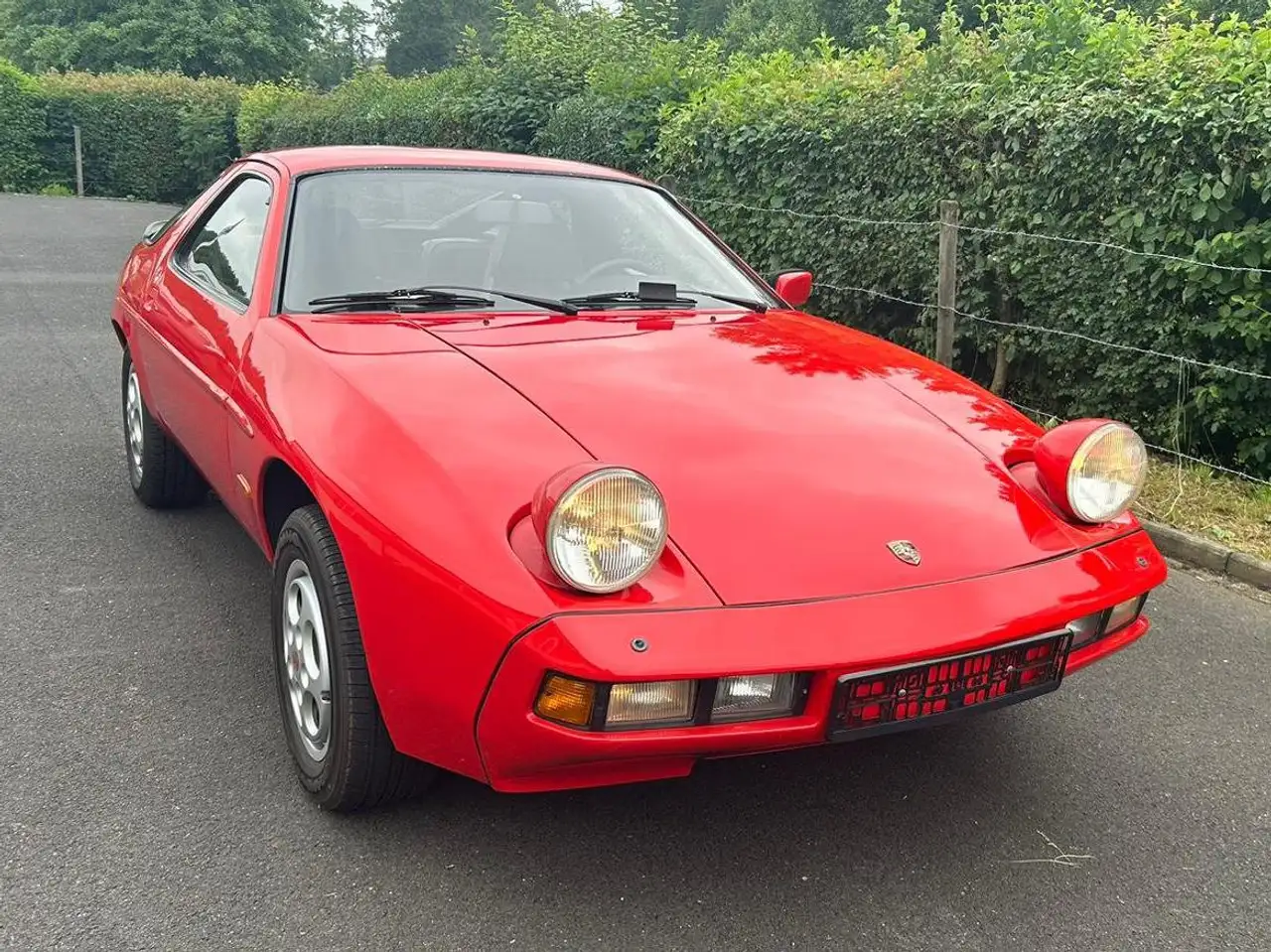 Porsche 928