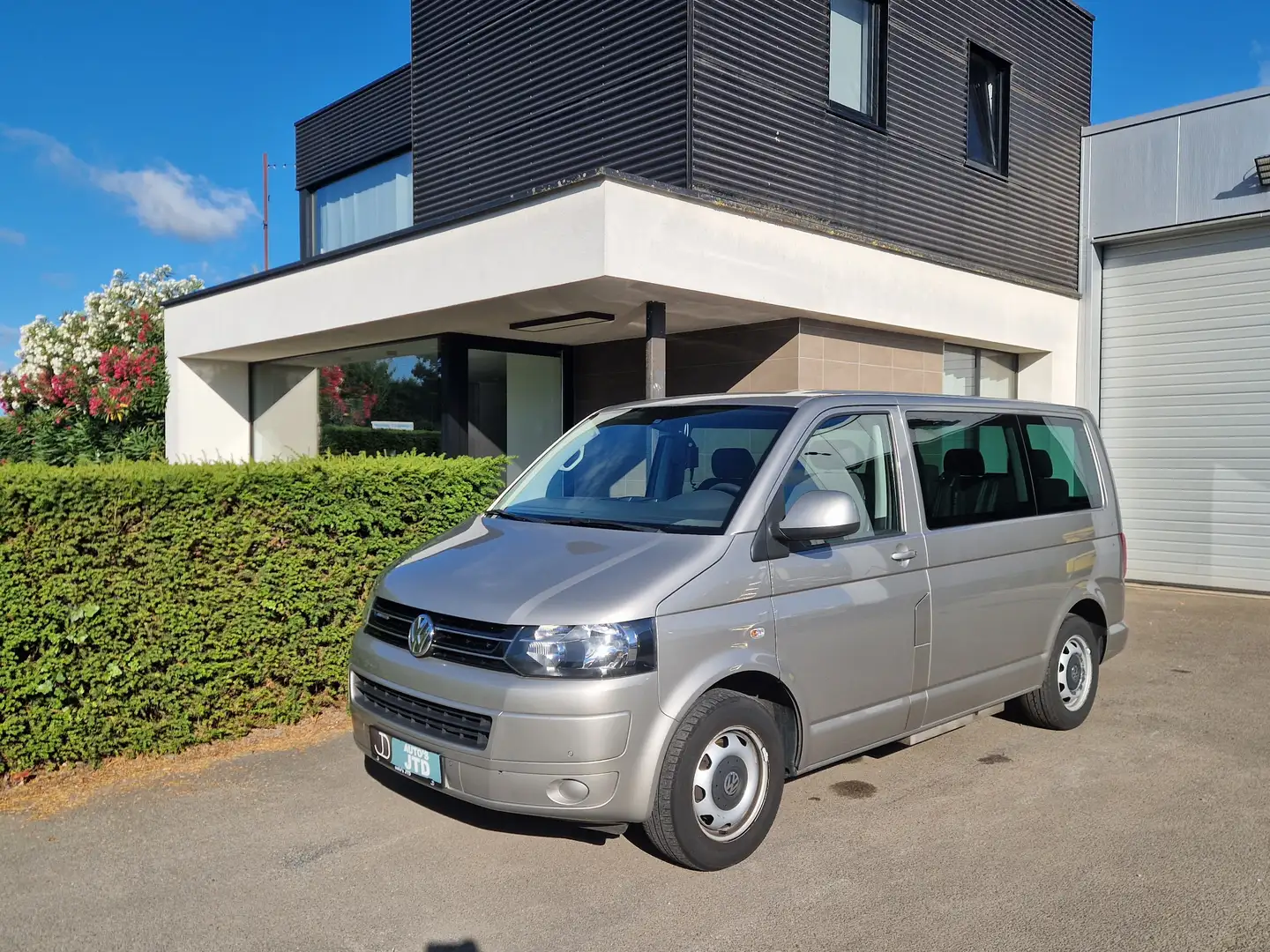 Volkswagen T5 Multivan 115Pk PDC, trekhaak, Dig airco *garantie* Beige - 1