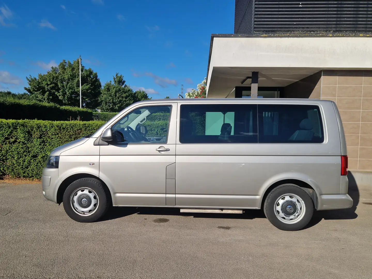 Volkswagen T5 Multivan 115Pk PDC, trekhaak, Dig airco *garantie* Beige - 2