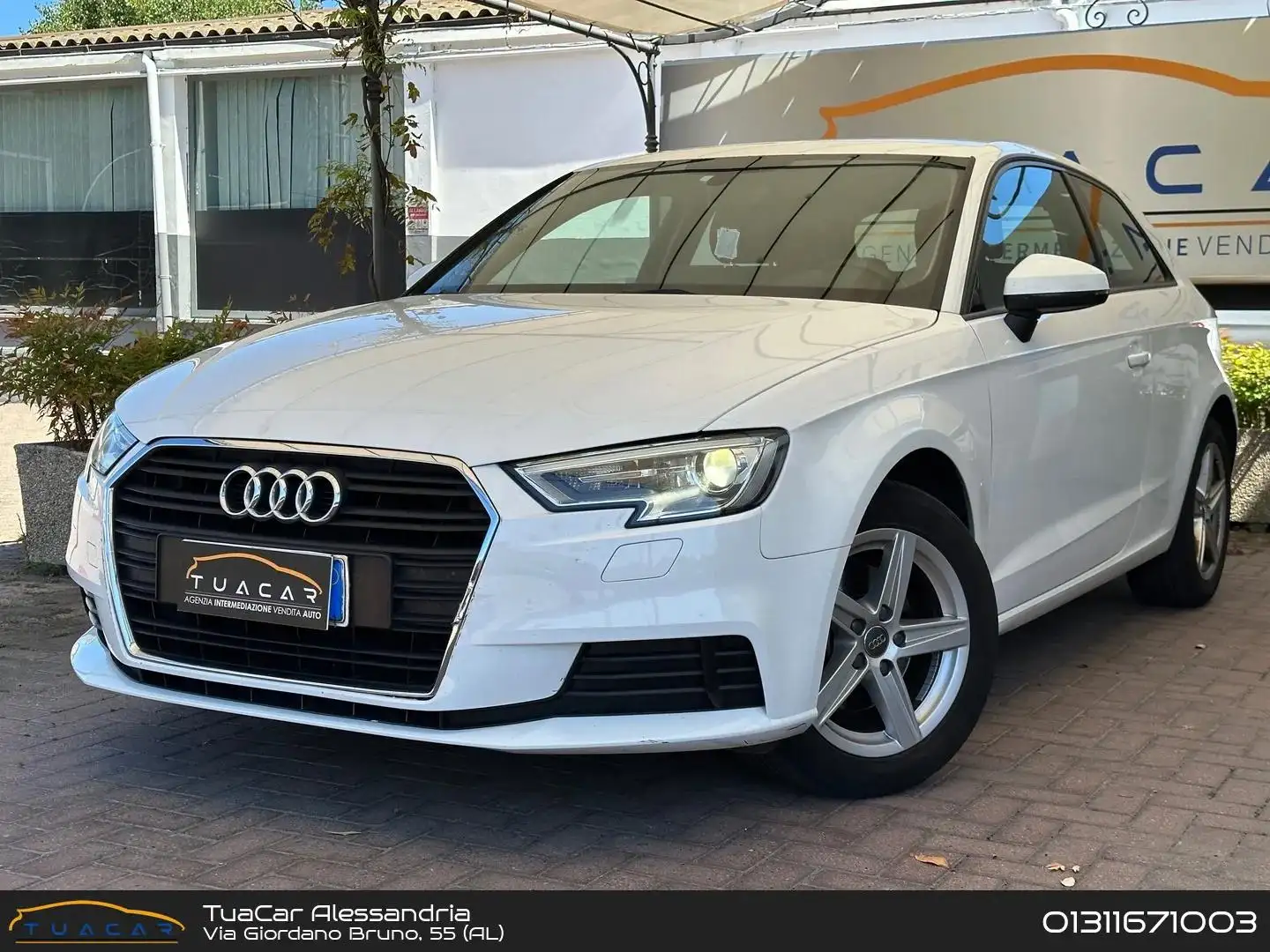 Audi A3 Design 1.6 TDI Weiß - 1