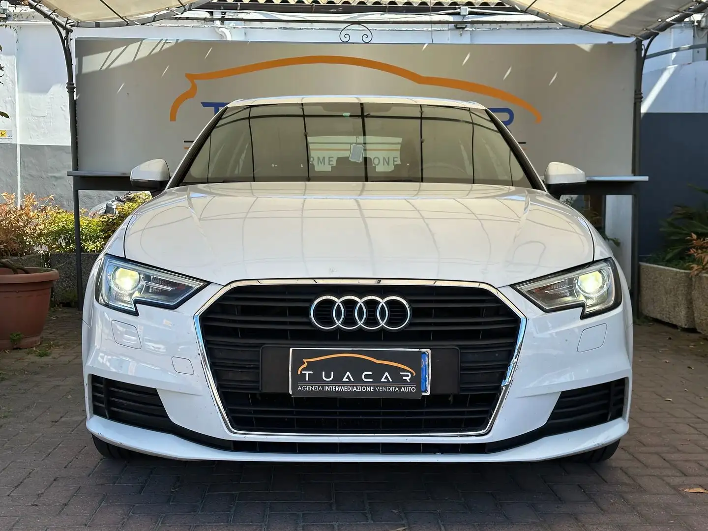 Audi A3 Design 1.6 TDI Weiß - 2