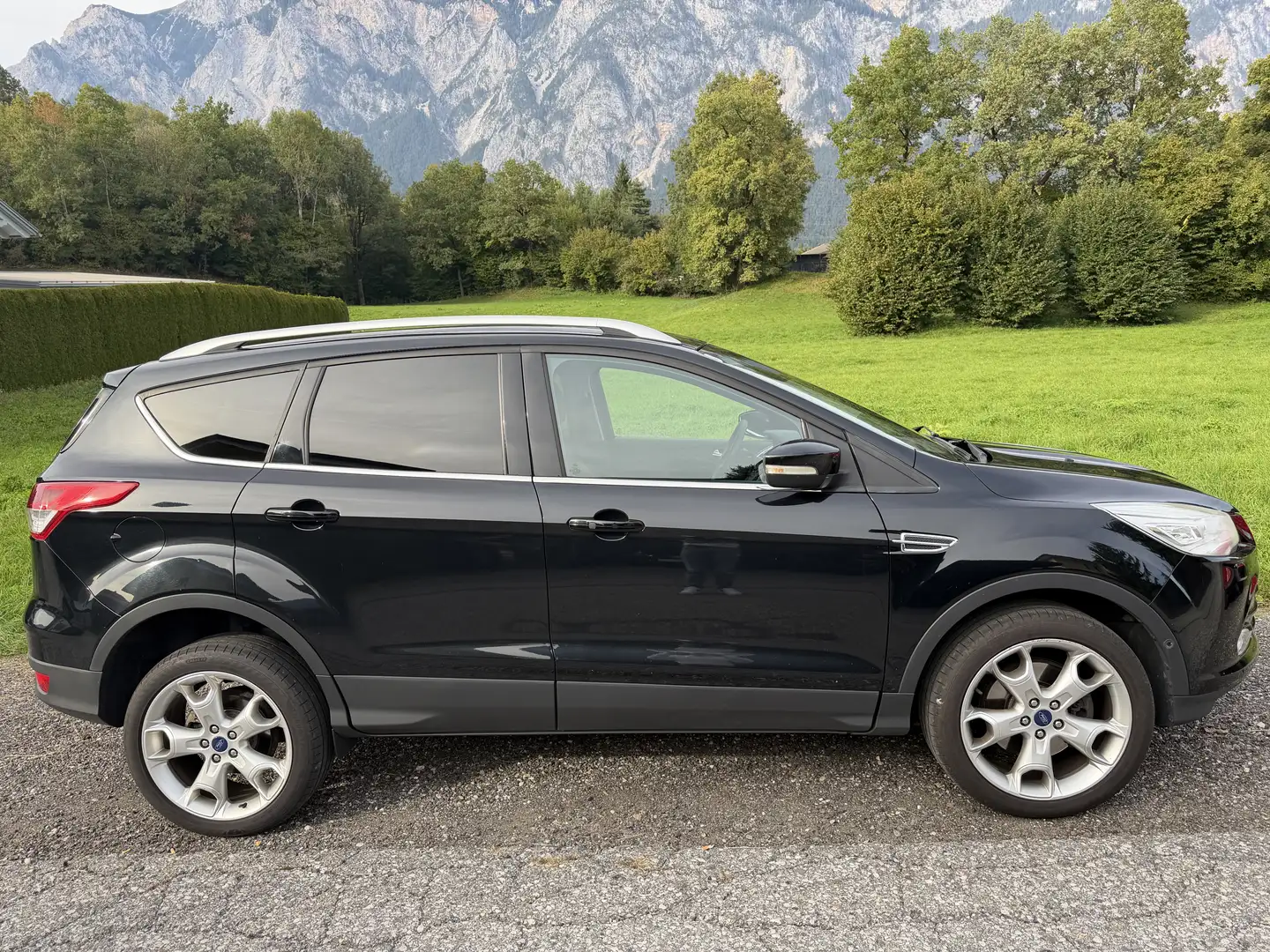 Ford Kuga 2,0 TDCi Titanium 4x4 Schwarz - 2