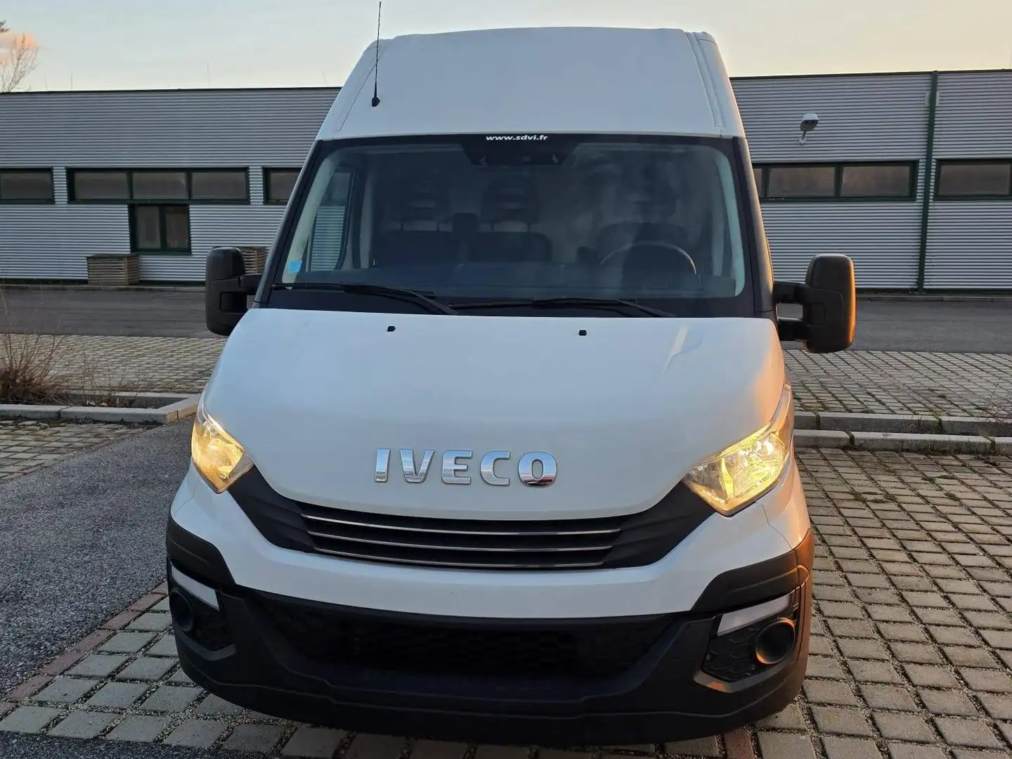 Iveco Daily Daily 35S14 Hi-Matic Automatik - Radstand 3520 - AHK 3.5t Weiß - 2