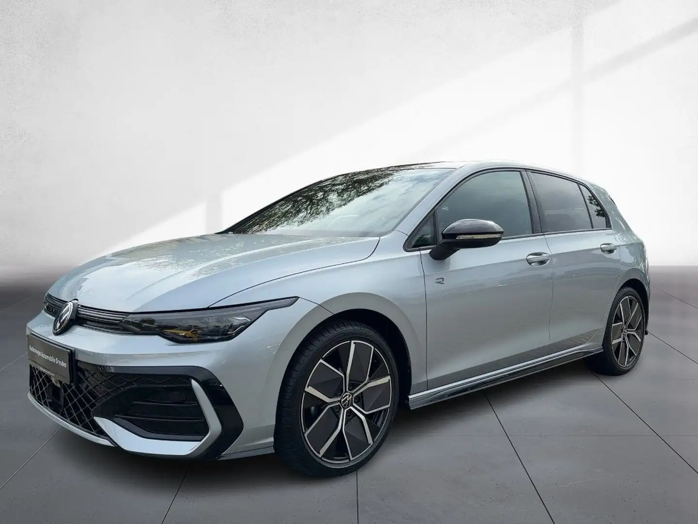 Volkswagen Golf VIII 1,5 eTSI DSG R-Line *IQ.LIGHT / PANO* Silber - 2