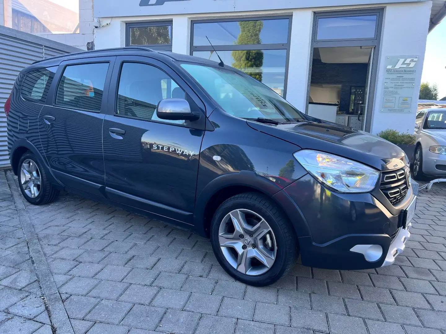 Dacia Lodgy 1,3 TCe Stepway Plus Navi Kamera SHZ Gri - 1