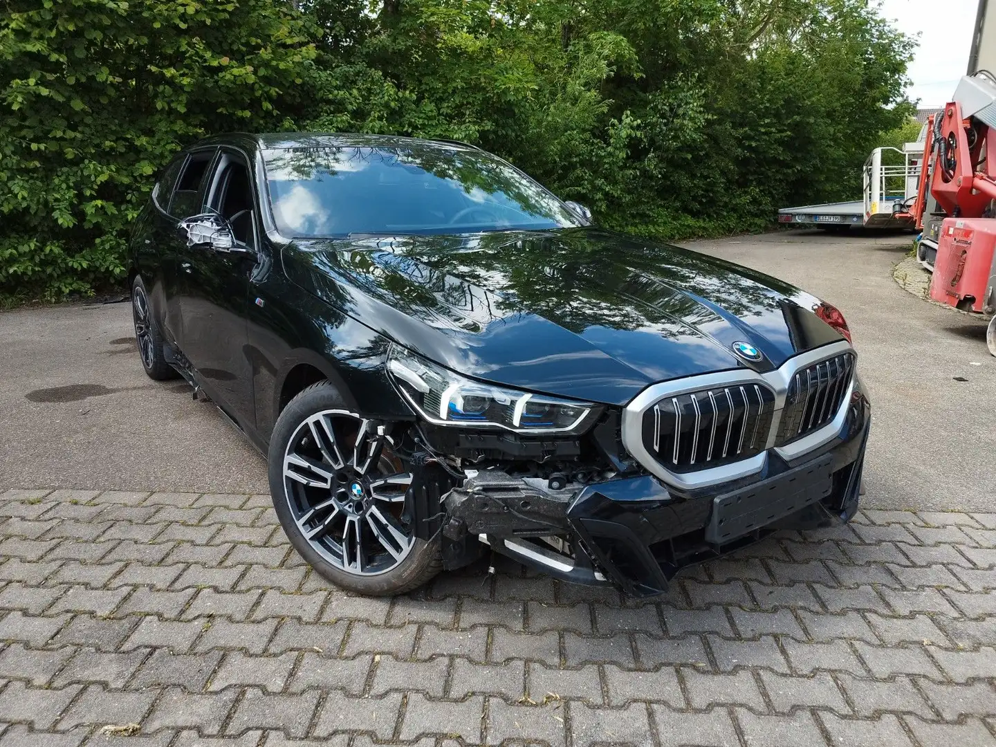 BMW 520 d M Sport AHK/360°/H&K/Sitzlüft/StandHz/NP80` Schwarz - 1