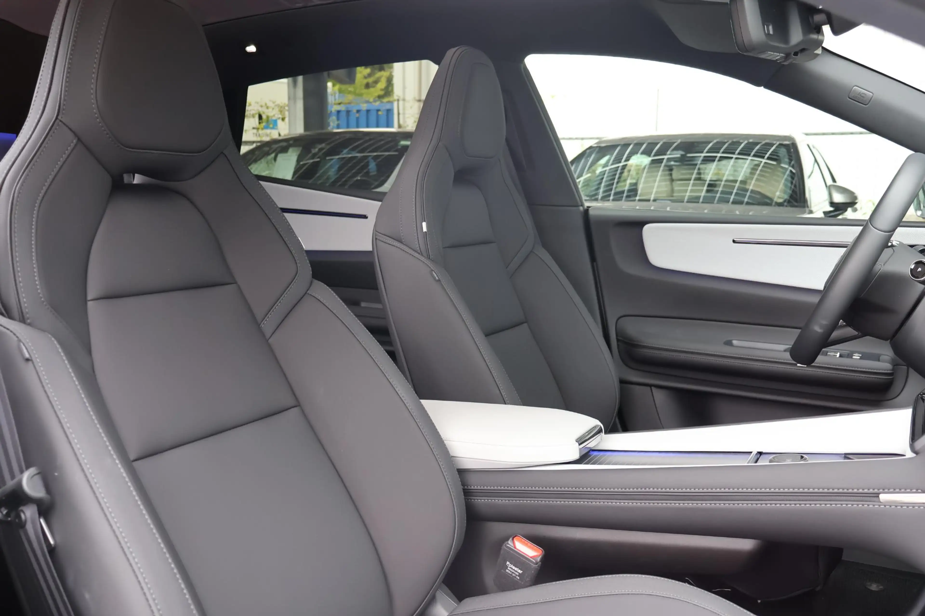 Polestar 4 Long Range Single Motor Prime 100 kWh | Panorama d — photo 2