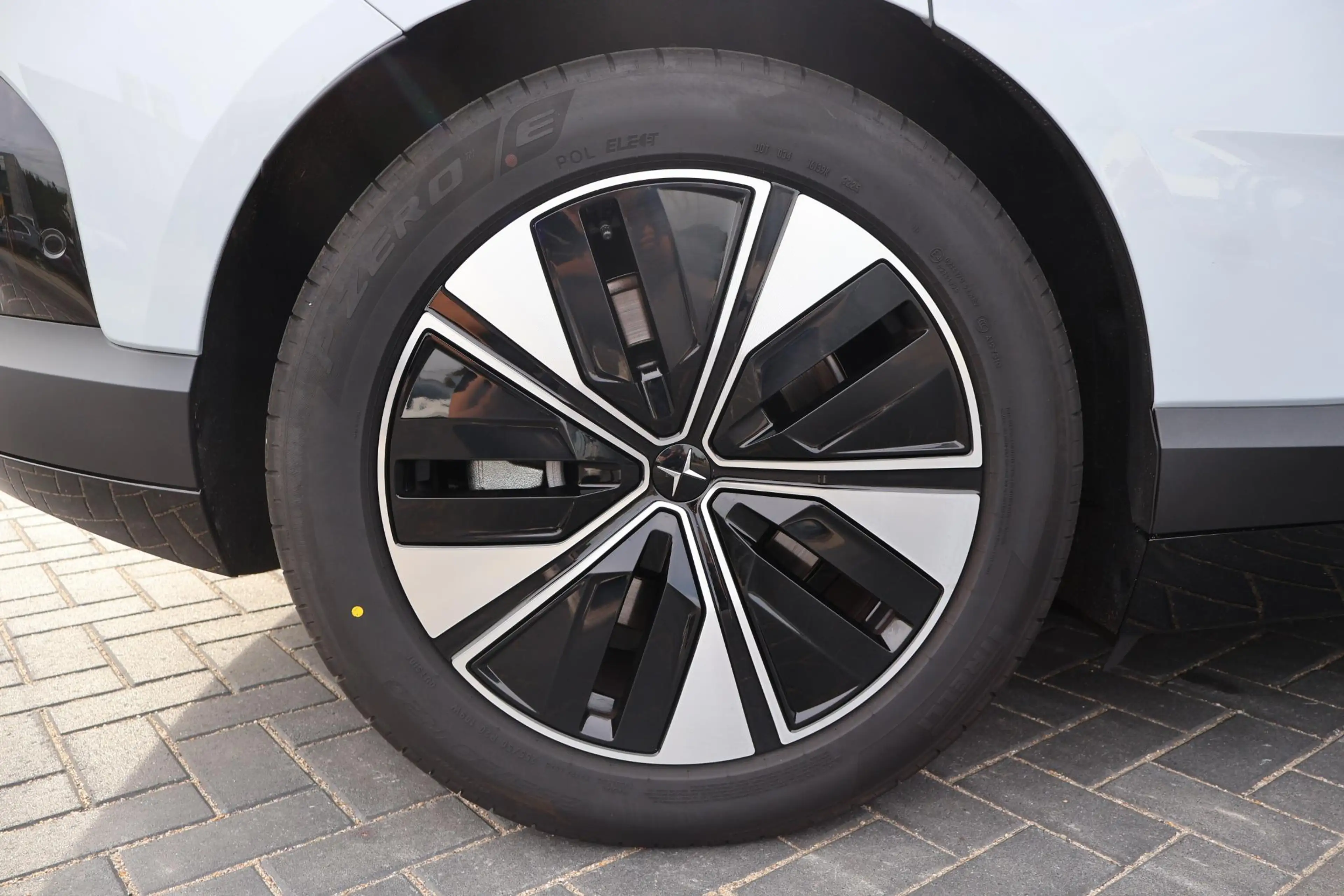 Polestar 4 Long Range Single Motor Prime 100 kWh | Panorama d — photo 11