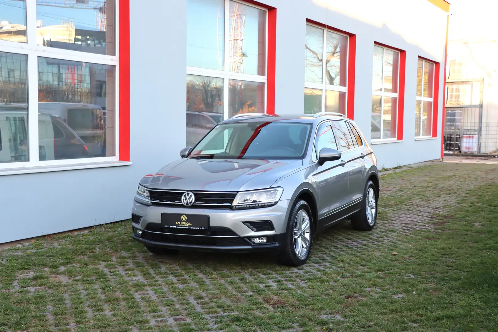 Volkswagen Tiguan Highline BMT DSG | NAVI | ACC | AHK | LED | Gris - 2
