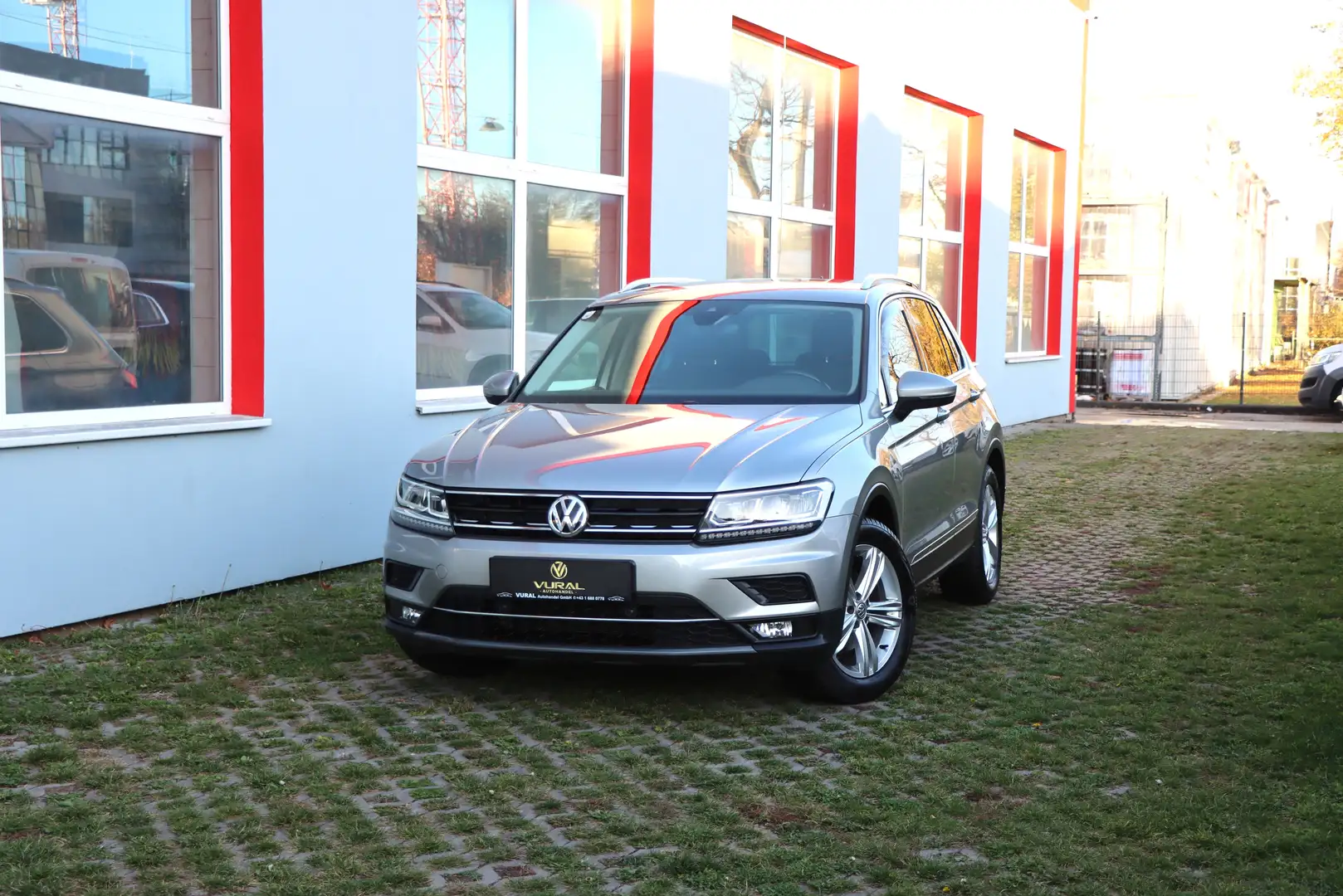 Volkswagen Tiguan Highline BMT DSG | NAVI | ACC | AHK | LED | Gris - 1