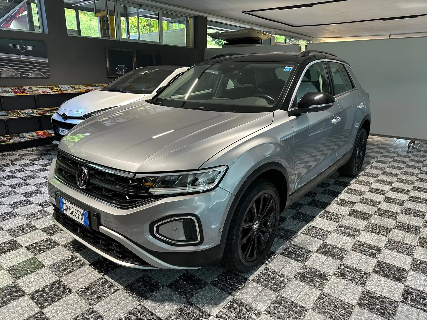 Volkswagen T-Roc T-Roc 2022 1.0 tsi Style 110cv Grigio - 1