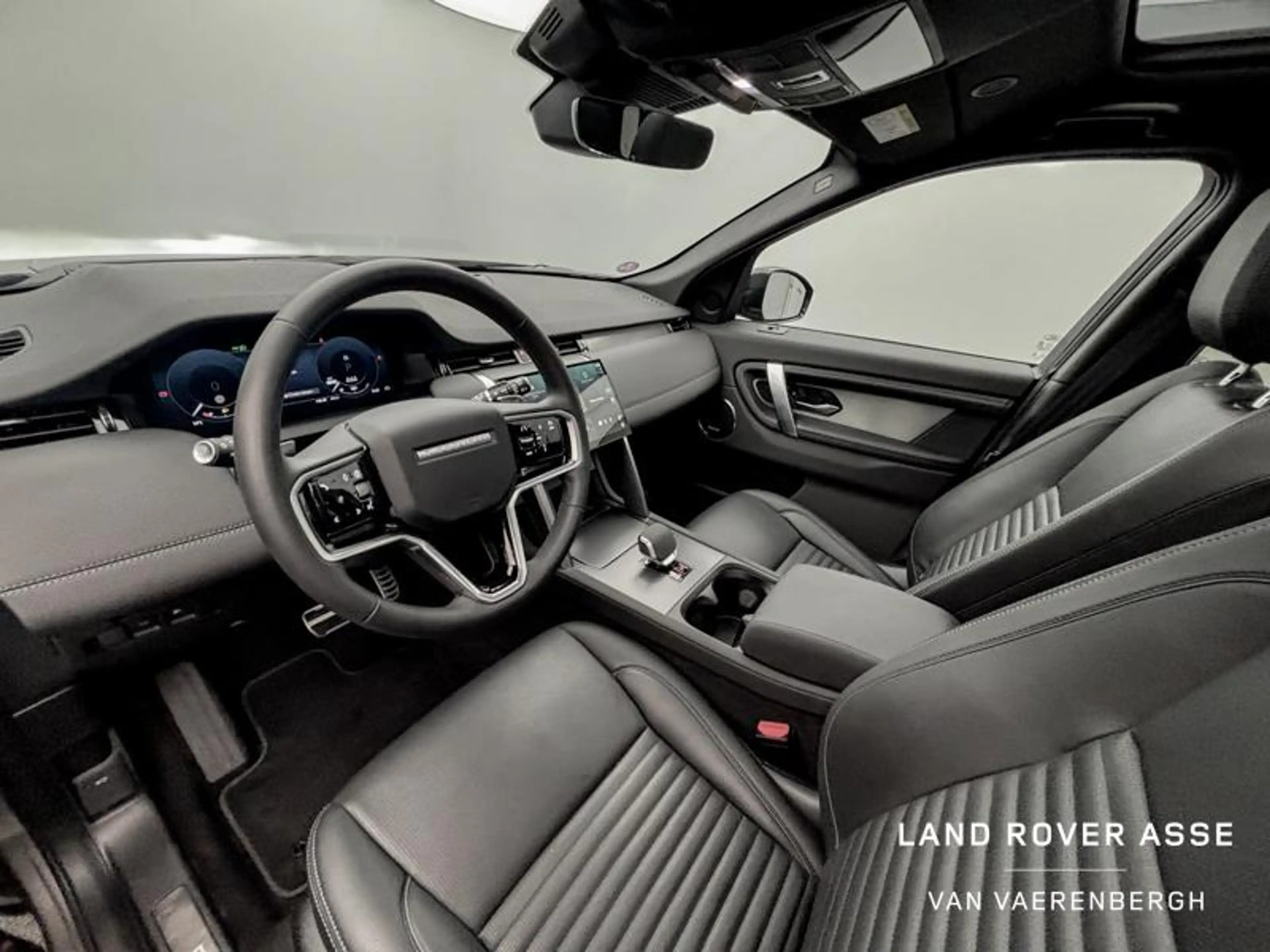Land Rover Discovery Sport P300e Dynamic SE AWD — photo 10