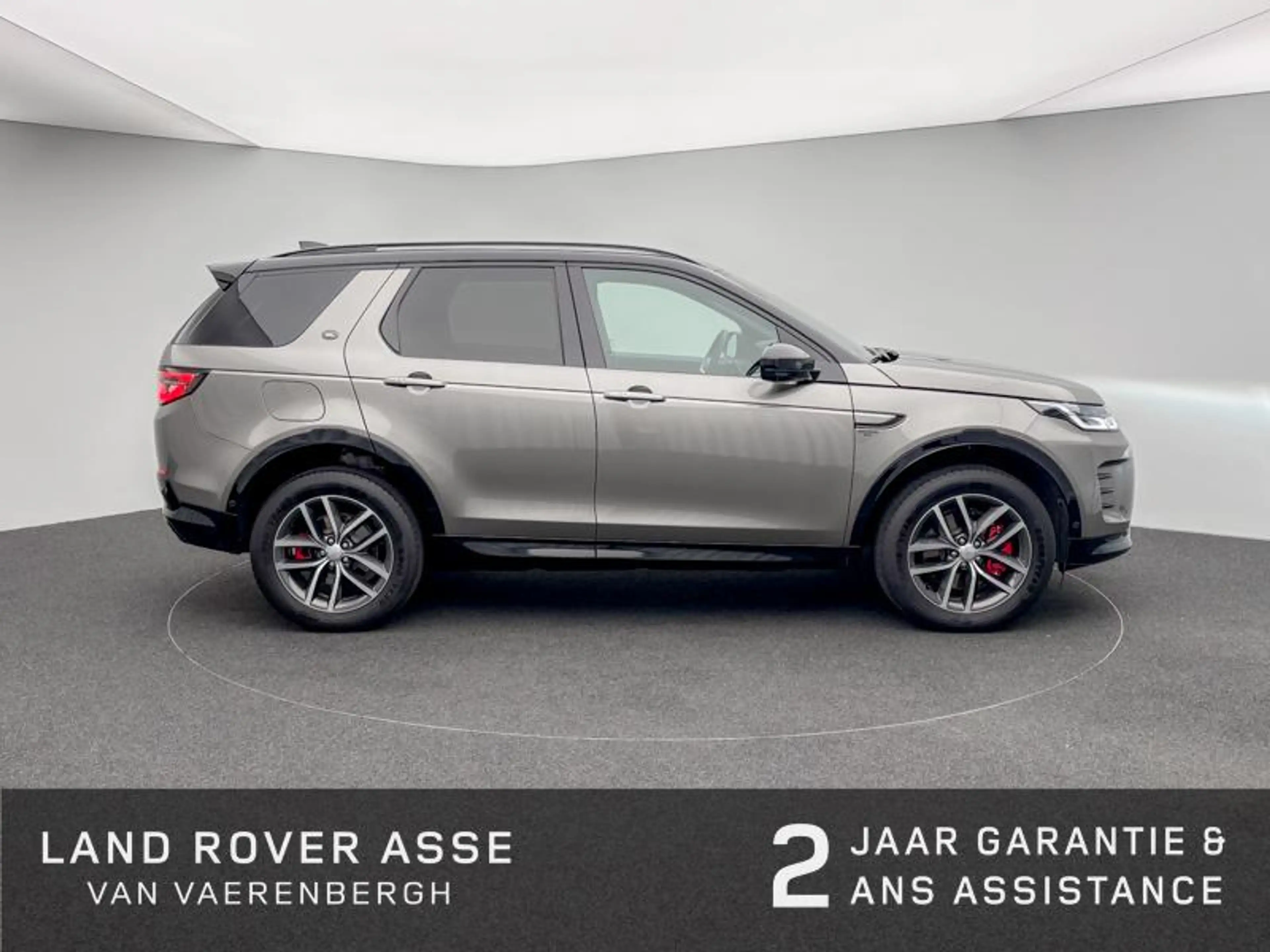 Land Rover Discovery Sport P300e Dynamic SE AWD — photo 14