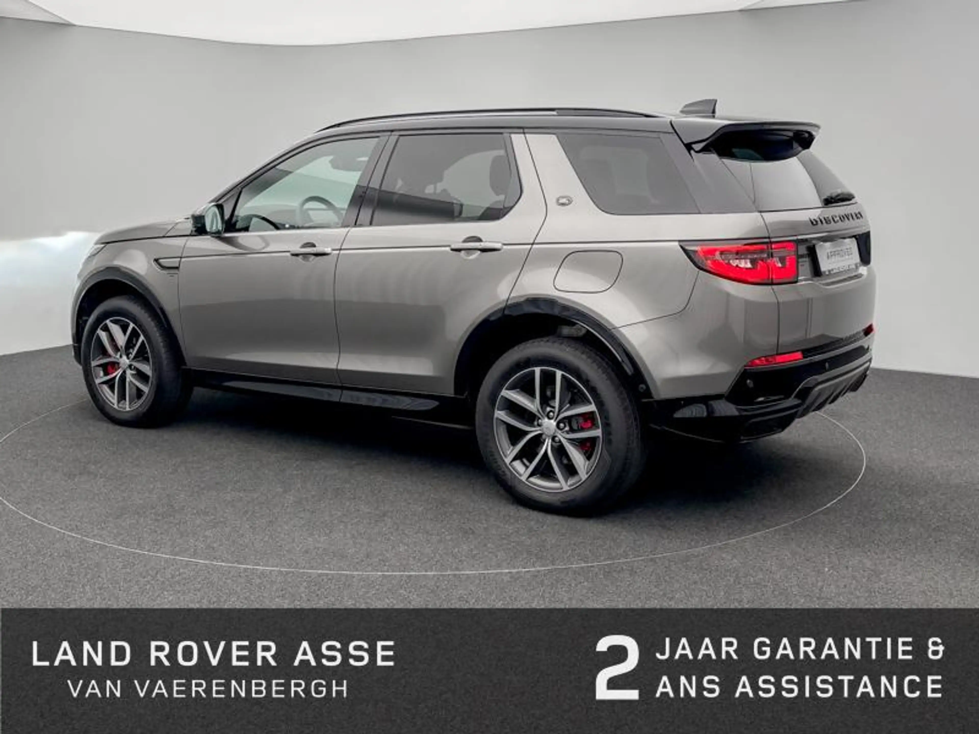 Land Rover Discovery Sport P300e Dynamic SE AWD — photo 15