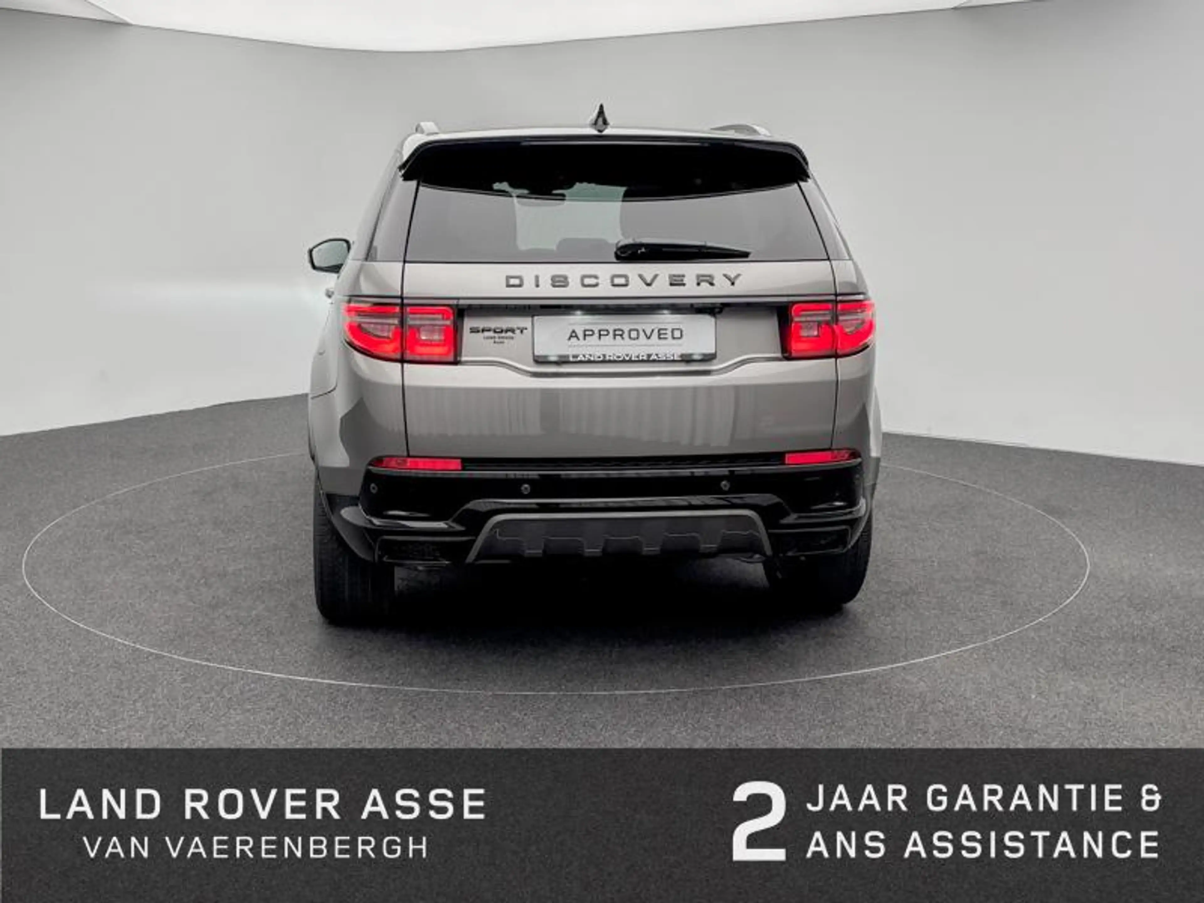 Land Rover Discovery Sport P300e Dynamic SE AWD — photo 7