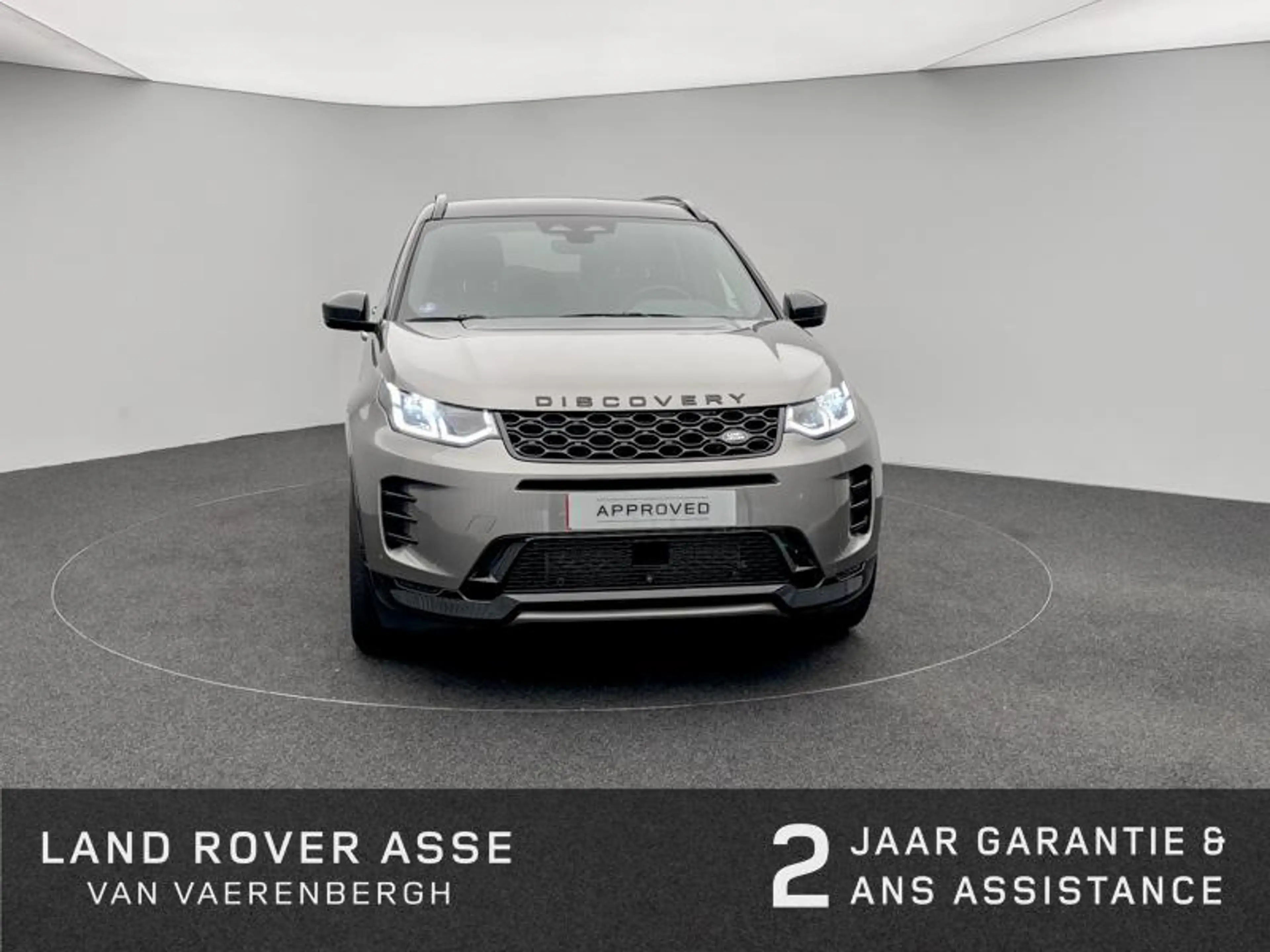 Land Rover Discovery Sport P300e Dynamic SE AWD — photo 8
