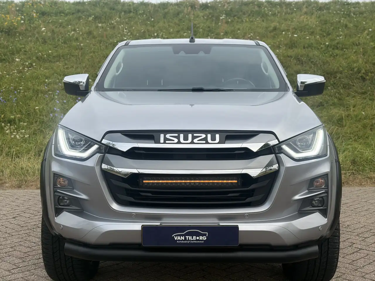 Isuzu D-Max 2024 — фото 11