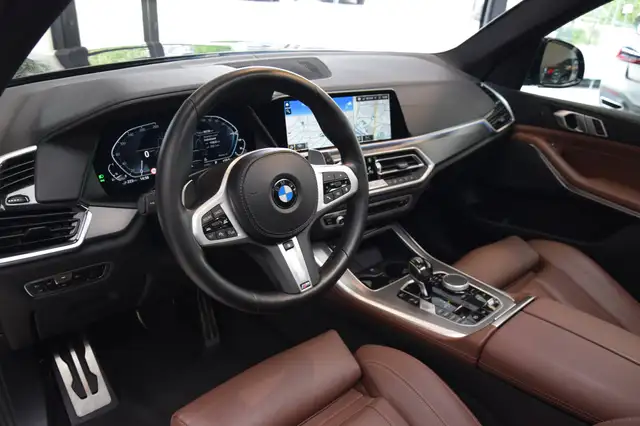 BMW X5 view 2