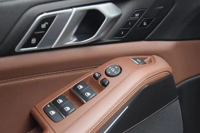 BMW X5 view 8
