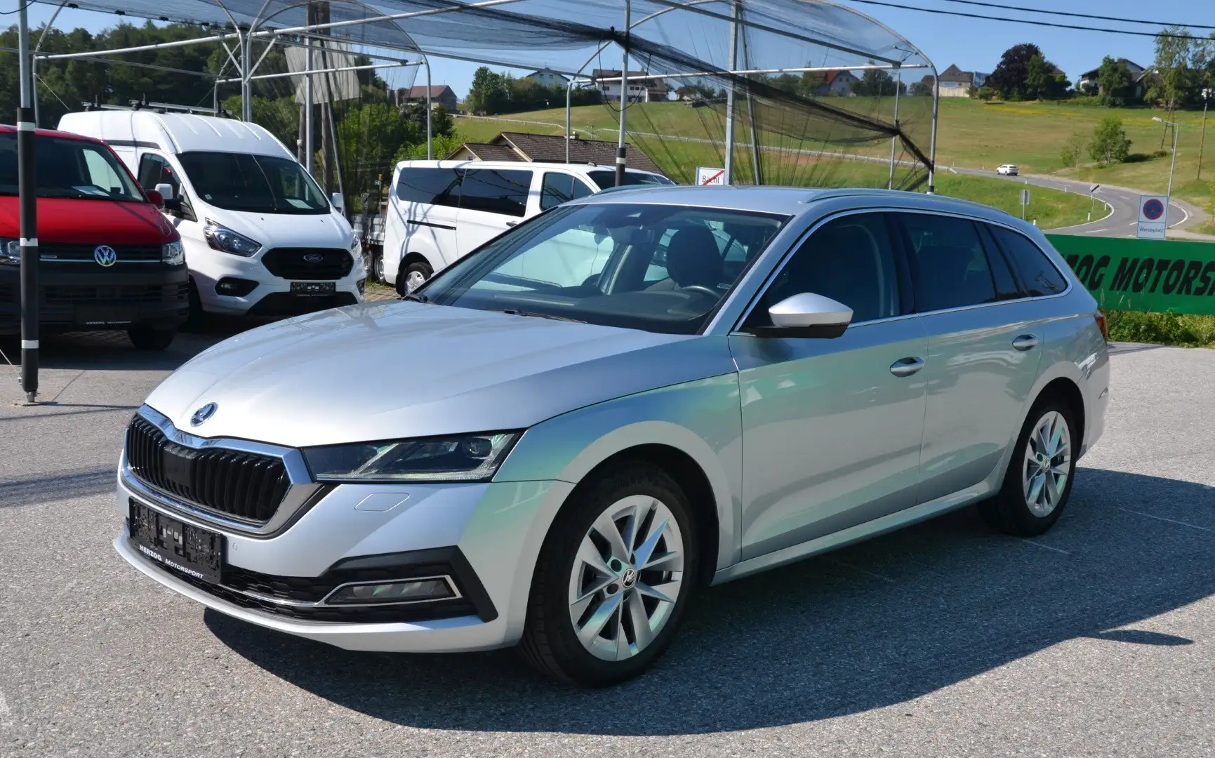 Skoda Octavia Octavia Combi 2,0TDI Premium DSG MATRIX VIRT 1.BES Silber - 2