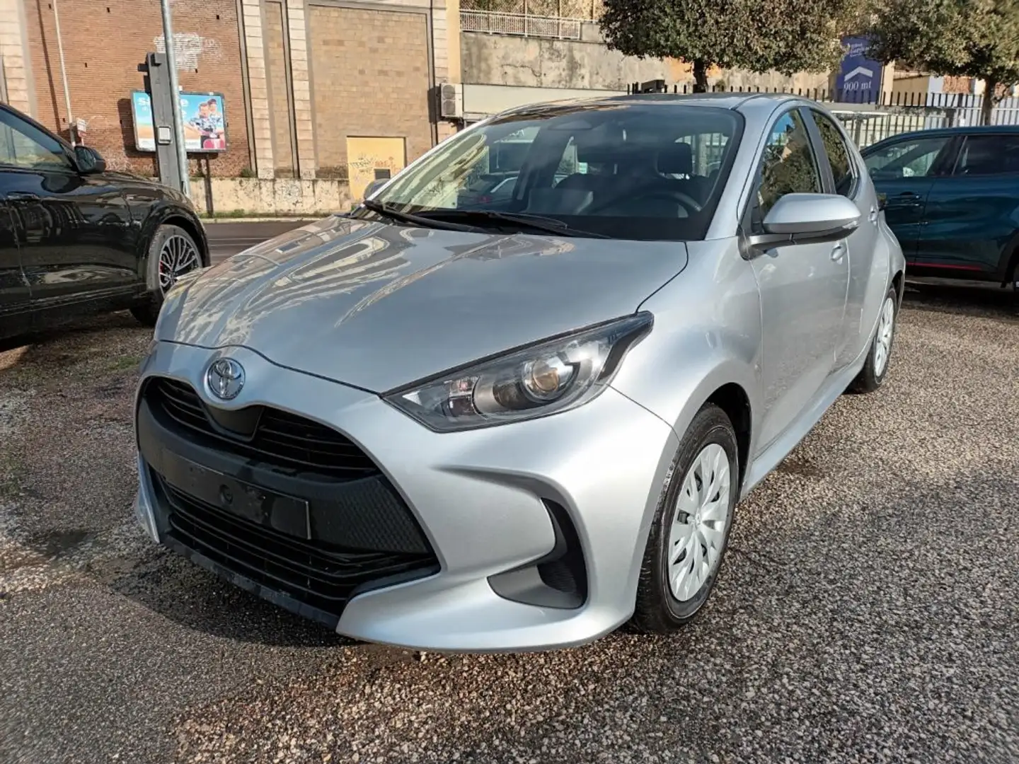 Toyota Yaris 1500 HYBRID 5P ACTIVE AUTOM CAMERA CARPLAY ITALIA Silber - 2