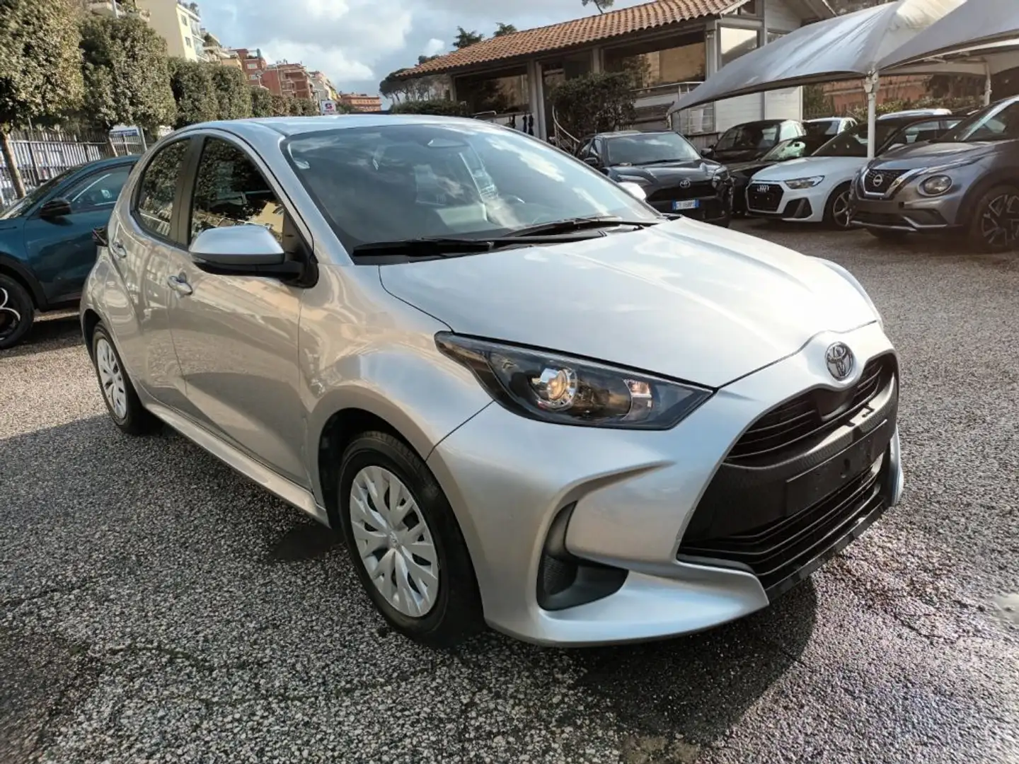 Toyota Yaris 1500 HYBRID 5P ACTIVE AUTOM CAMERA CARPLAY ITALIA Silber - 1