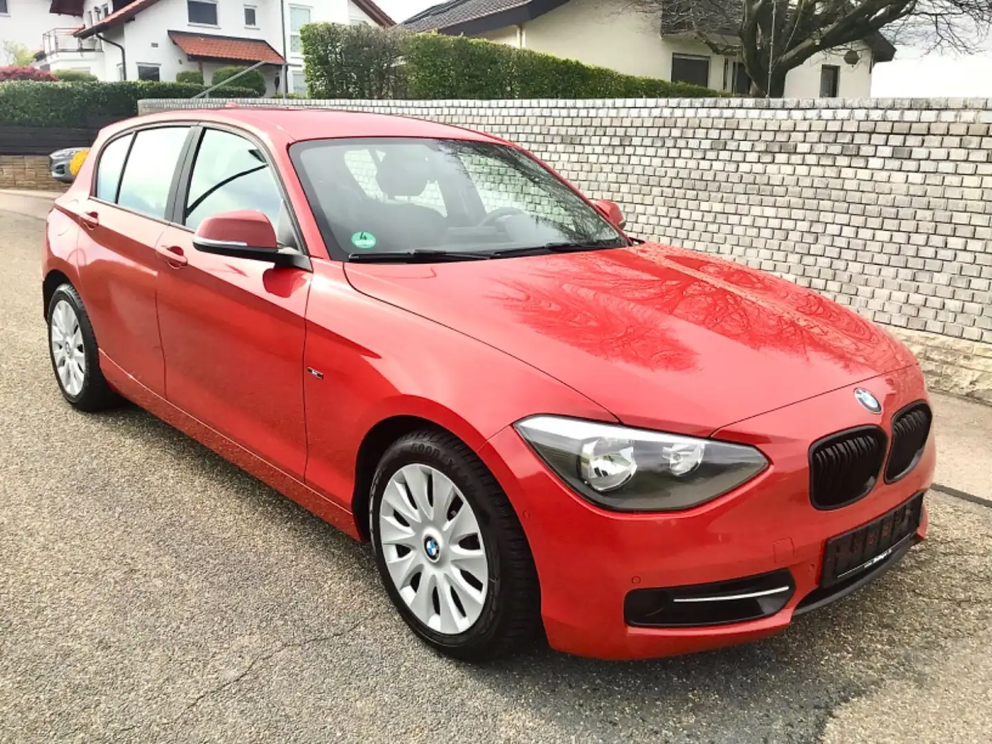 BMW 120 d Sport Line M-Sport Fahrwerk*NAVI*PDC*SHZ ! Červená - 1