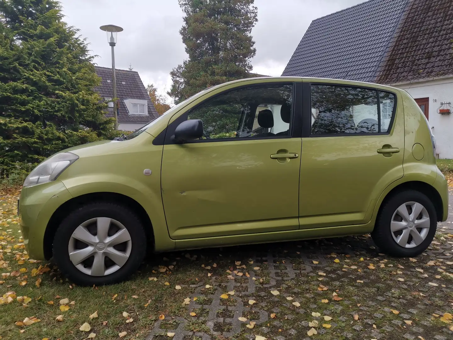 Daihatsu Sirion 1.0, HU 2/27, Ganzjahresreifen zelena - 2