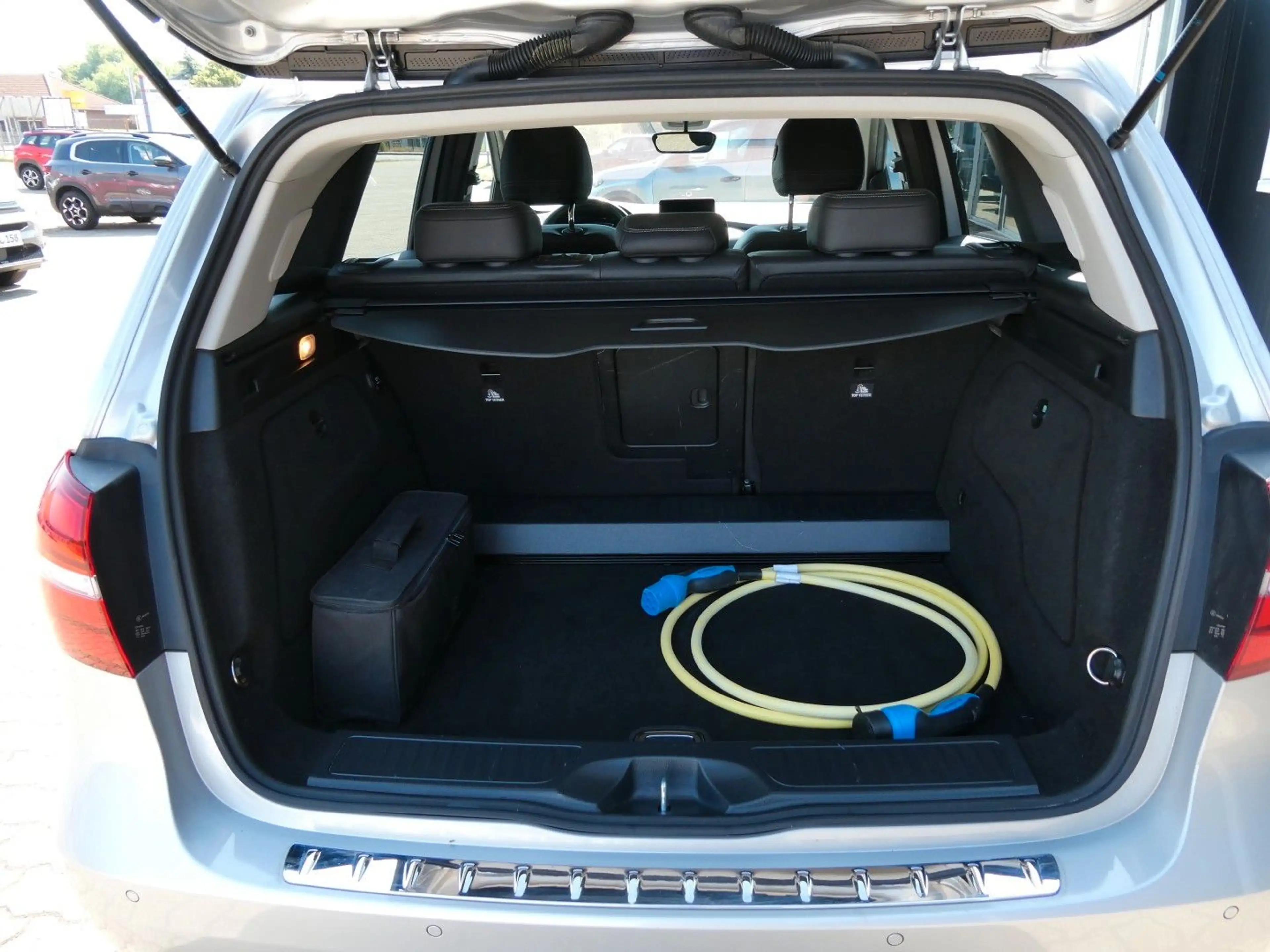 Mercedes-Benz B 250 B B 250 eDrive — photo 8