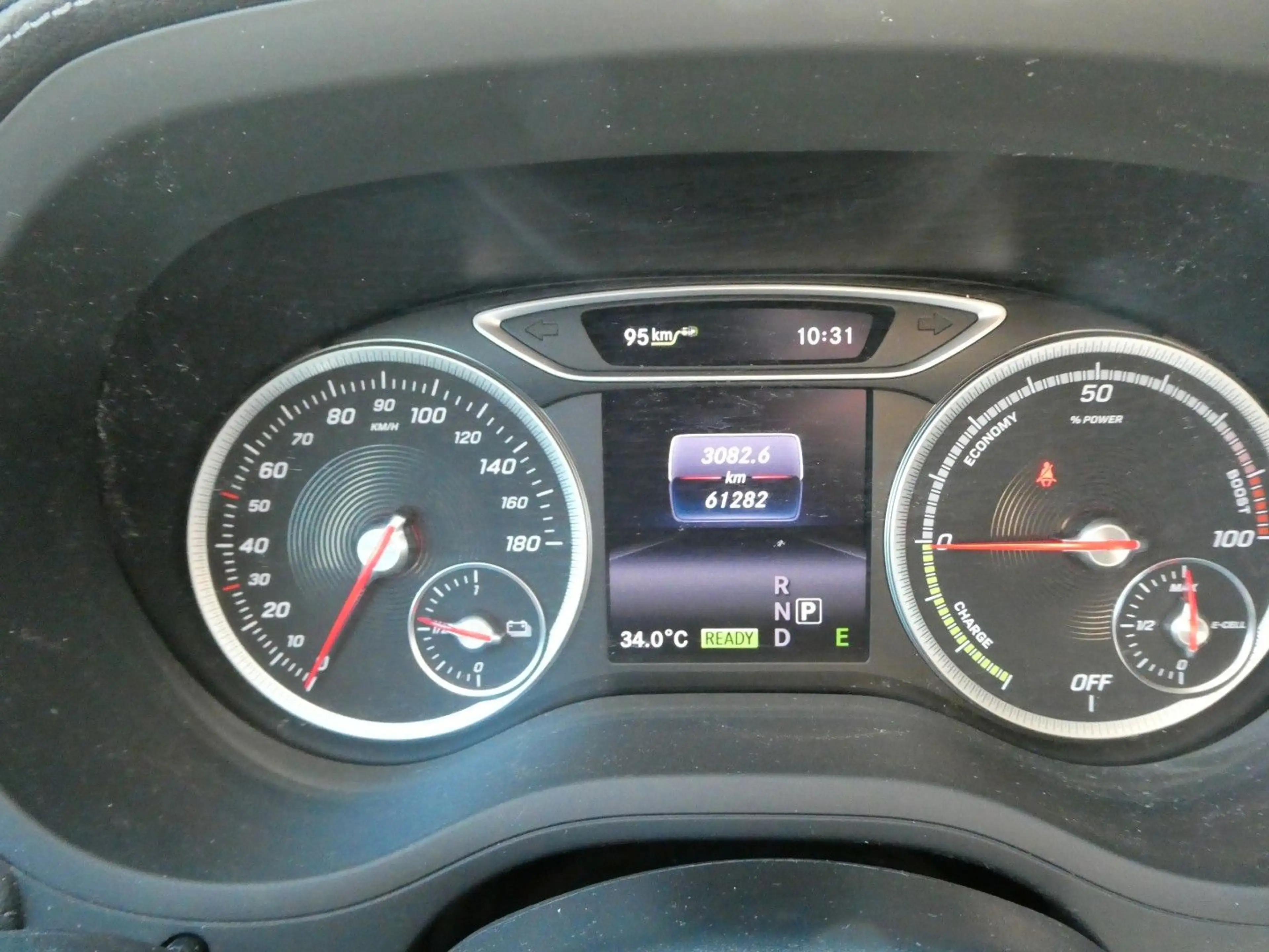 Mercedes-Benz B 250 B B 250 eDrive — photo 11