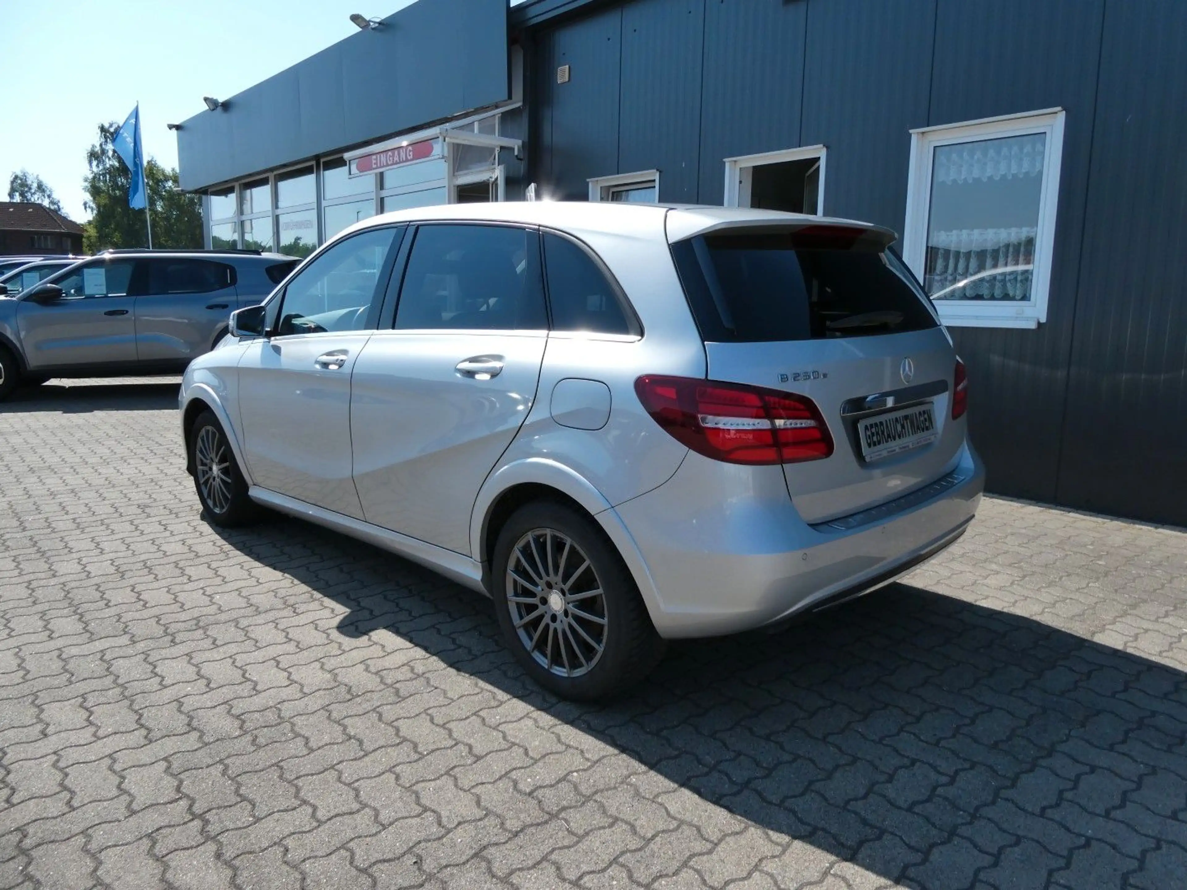 Mercedes-Benz B 250 B B 250 eDrive — photo 4