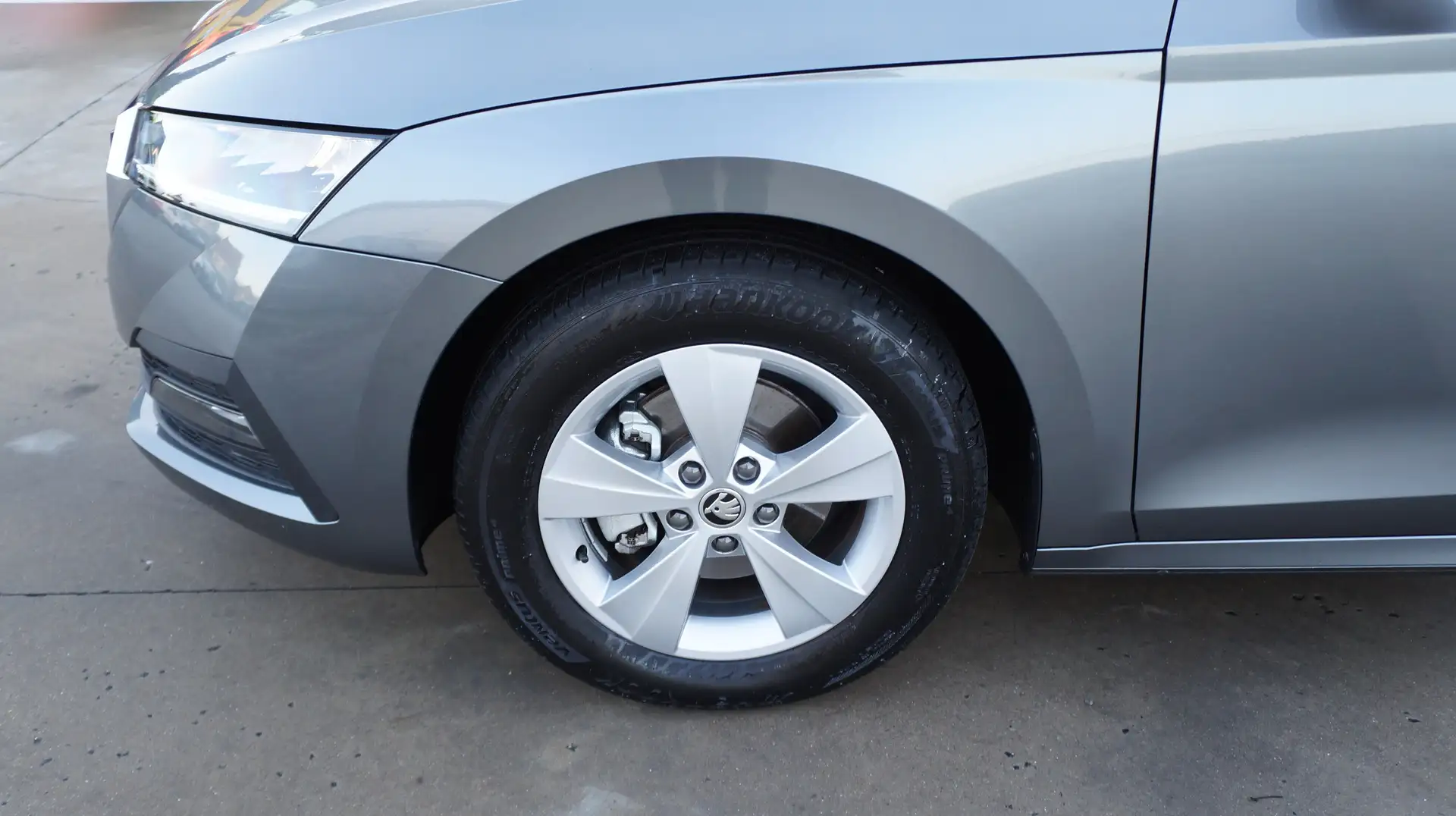 Skoda Octavia SW 1.5 TSI eTec MHE Ambition DSG Gris - 2