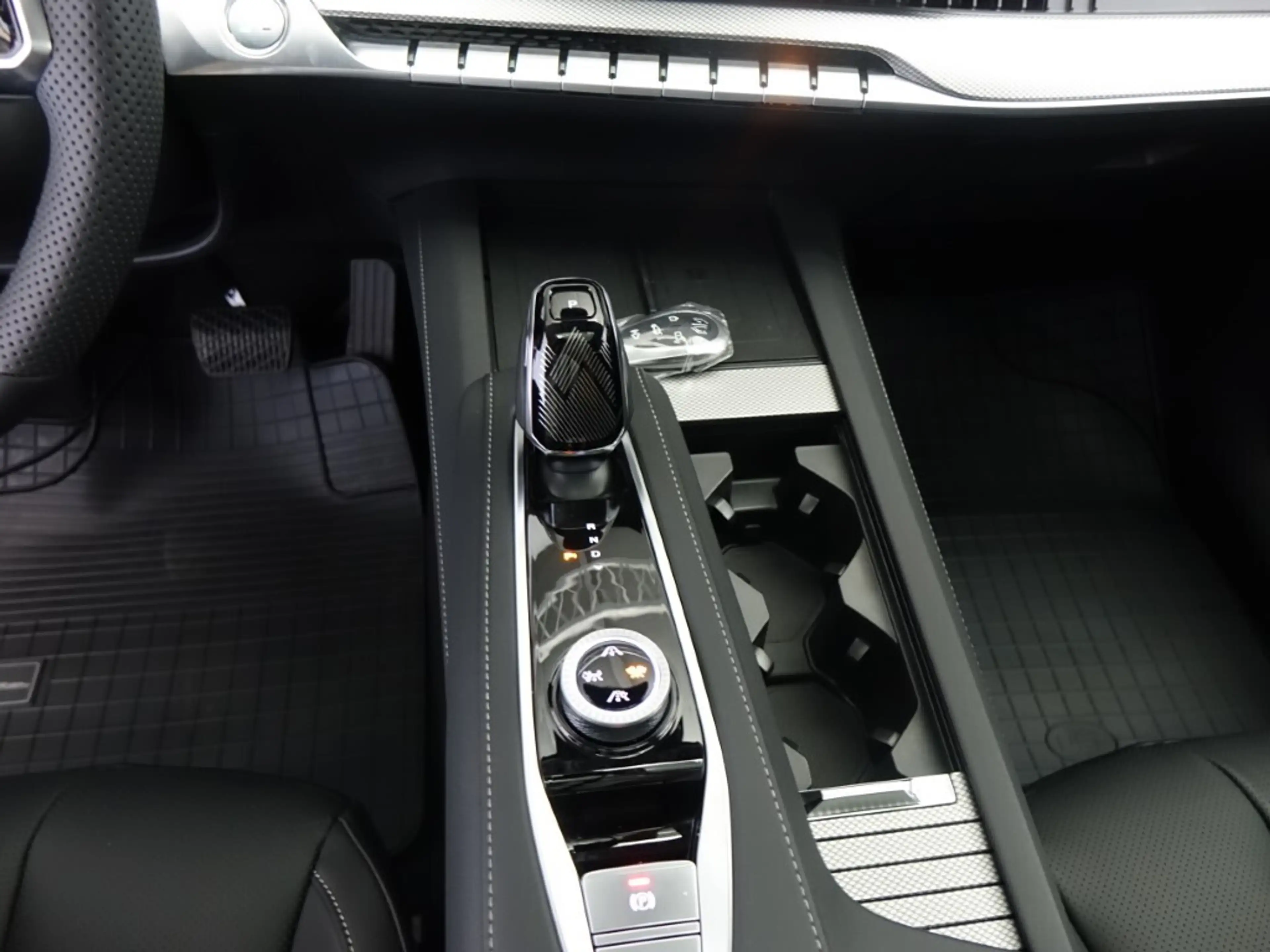 MG MGS9 1,5 PHEV Premium *VOLLAUSSTATTUNG* — photo 13