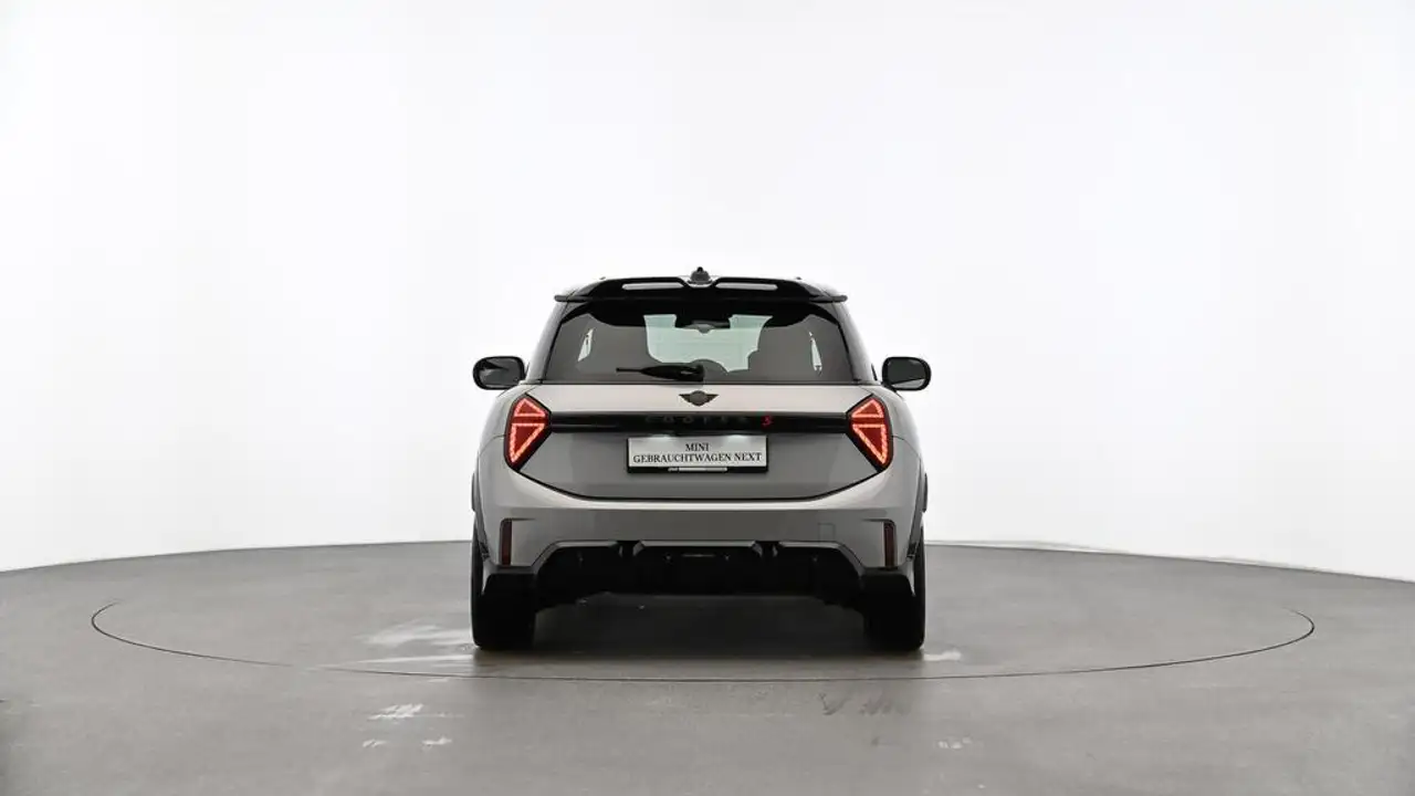 MINI Cooper S John Cooper Works Trim 23