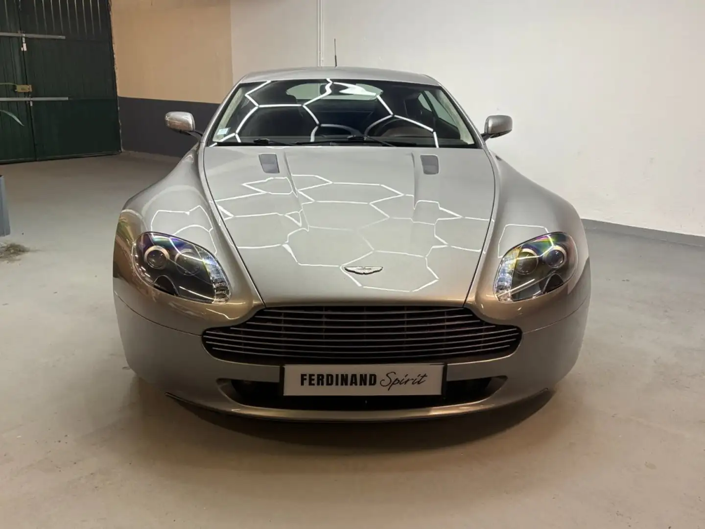 Aston Martin V8 4.3 - 2