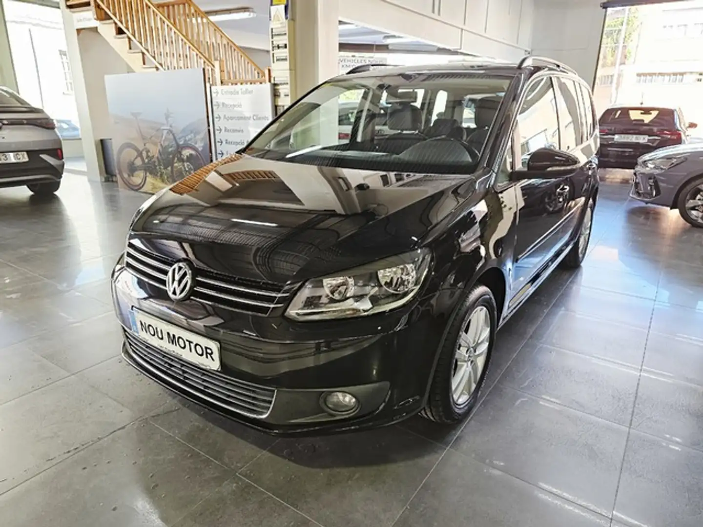 Volkswagen Touran 1.6TDI Advance DSG 105 Negro - 1