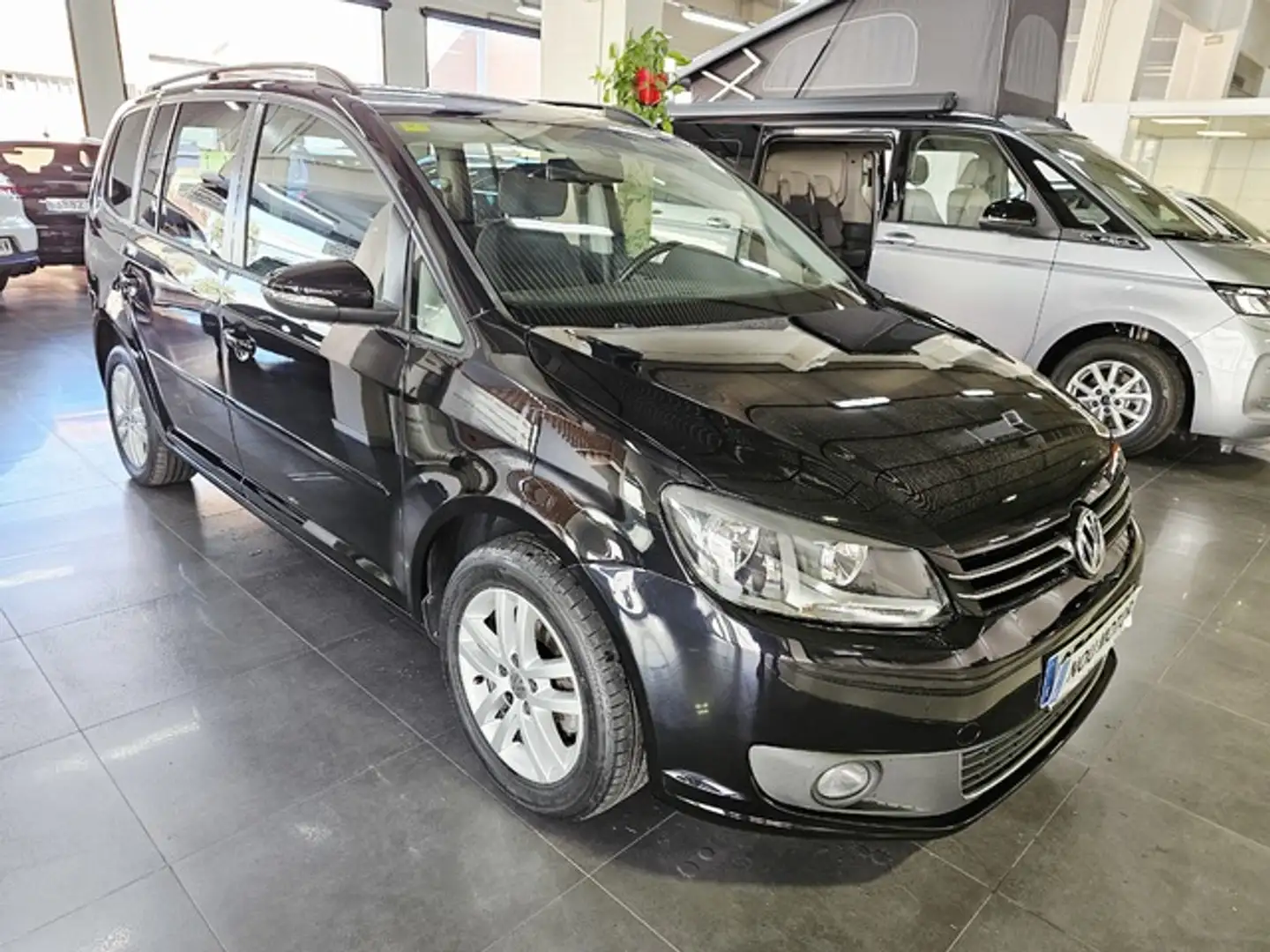 Volkswagen Touran 1.6TDI Advance DSG 105 Negro - 2