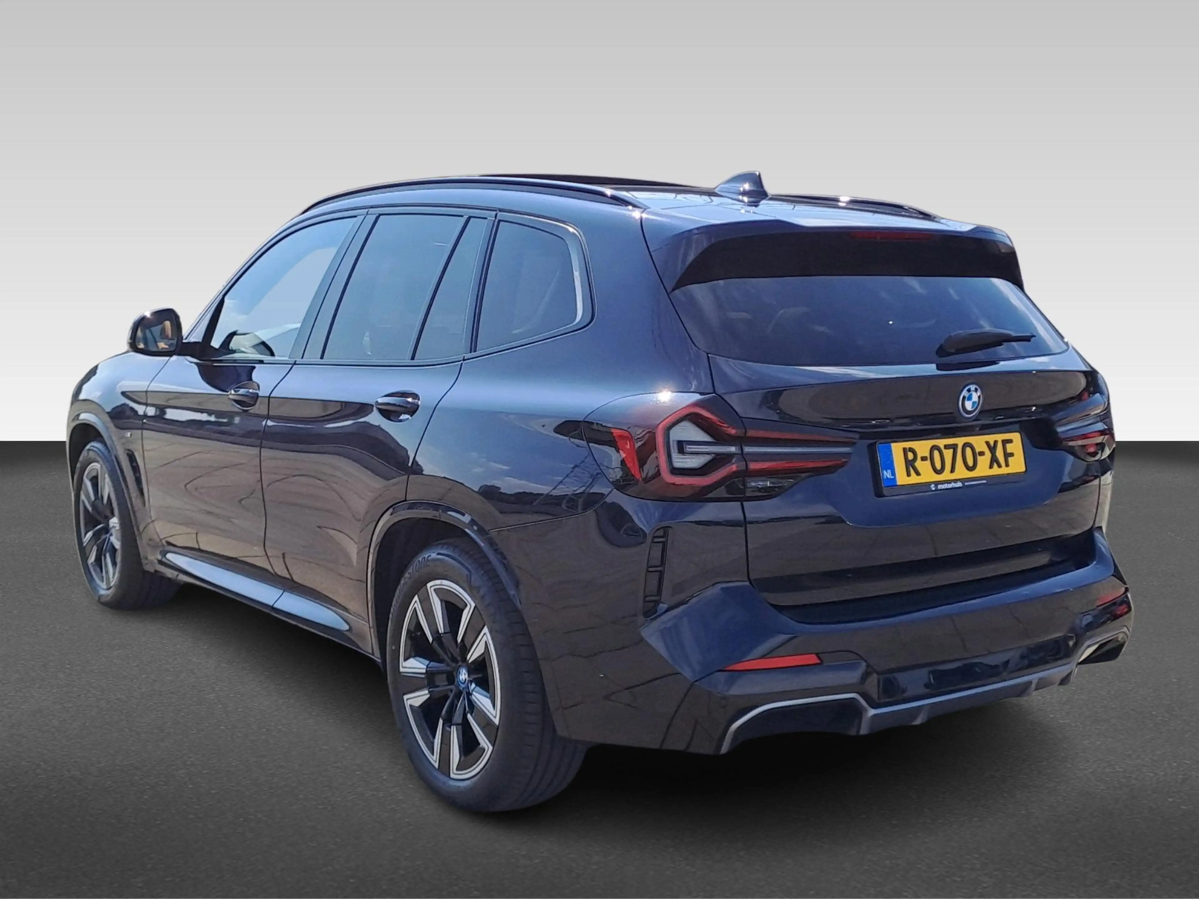 BMW iX3 Executive 80 kWh | Achteruitrij assistent | Achter — photo 3
