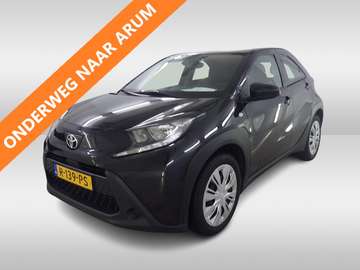 1.0 VVT-i MT Play CAMERA | BT-TEL | AIRCO