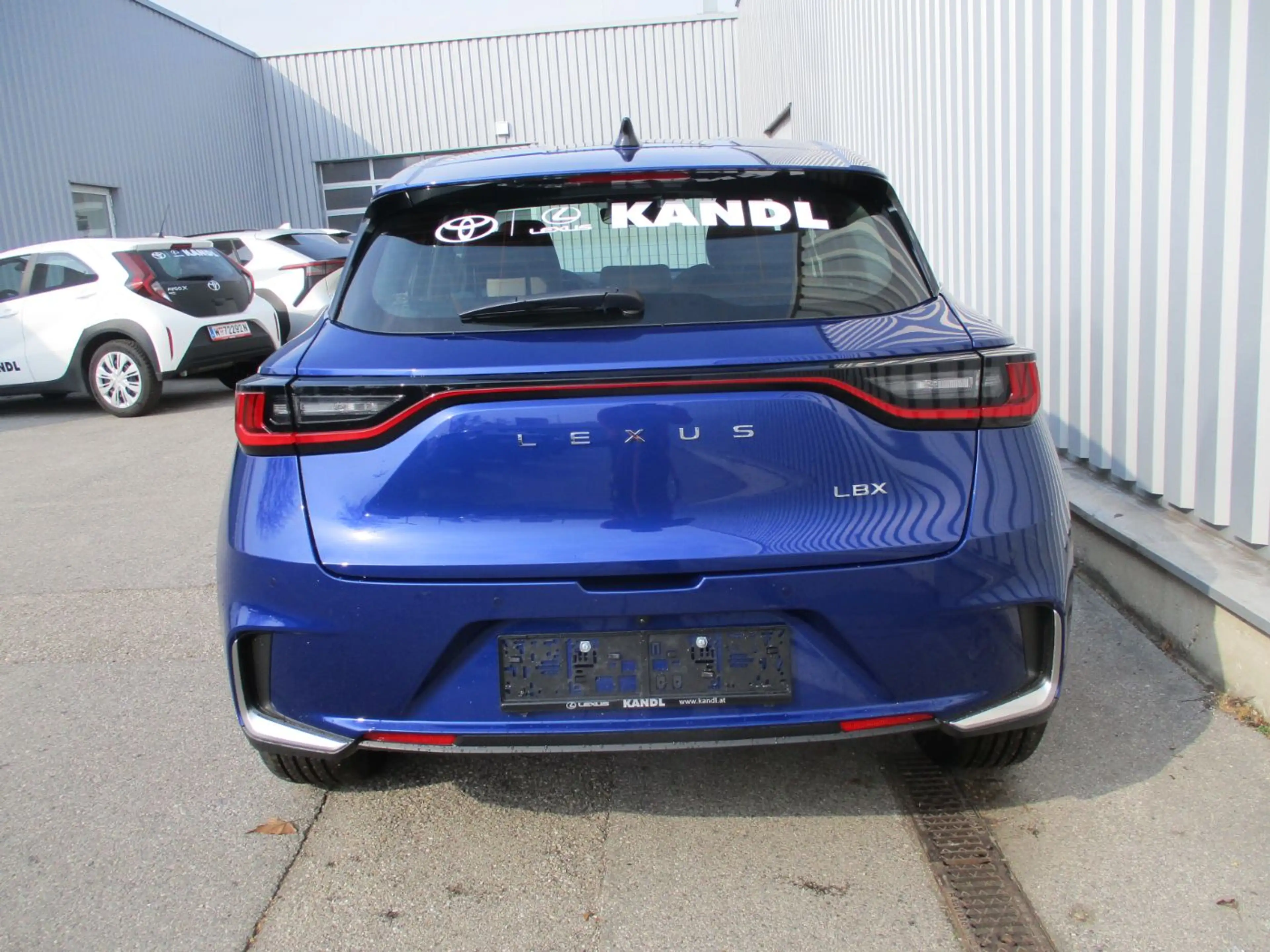 Lexus LBX 1.5 HEV 1.4kWh Elegant Aut. ACC+LED+Navi+SHZ — photo 6