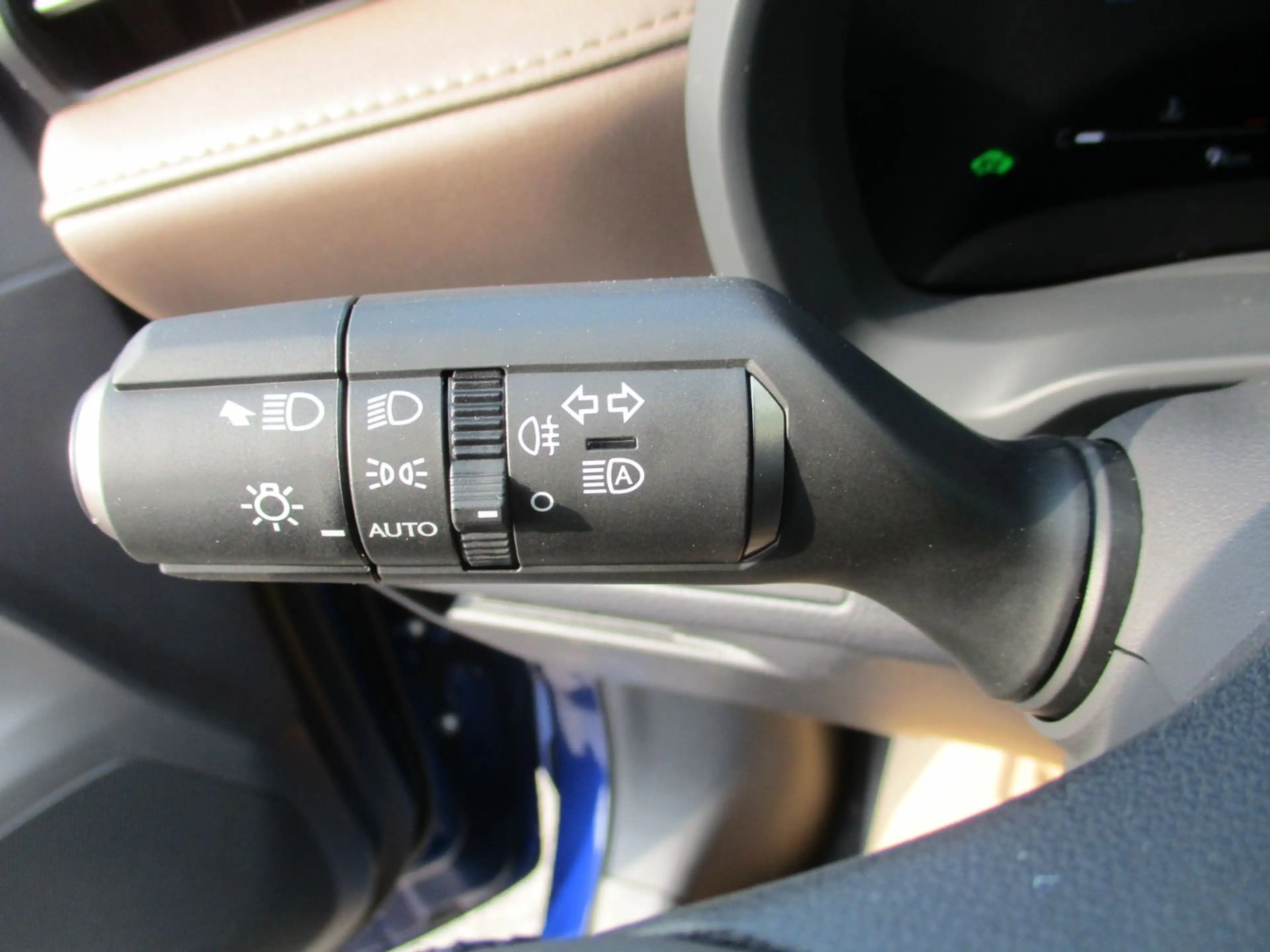 Lexus LBX 1.5 HEV 1.4kWh Elegant Aut. ACC+LED+Navi+SHZ — photo 14