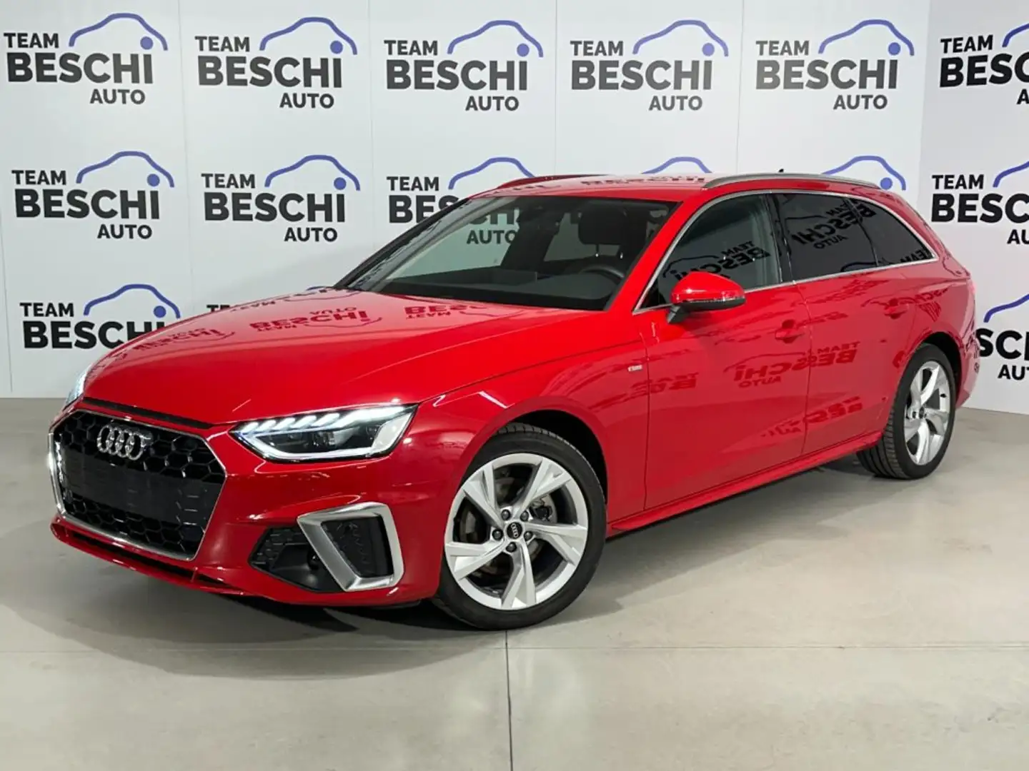 Audi A4 Avant 35 TDI/163 CV S tronic S line edition Červená - 1
