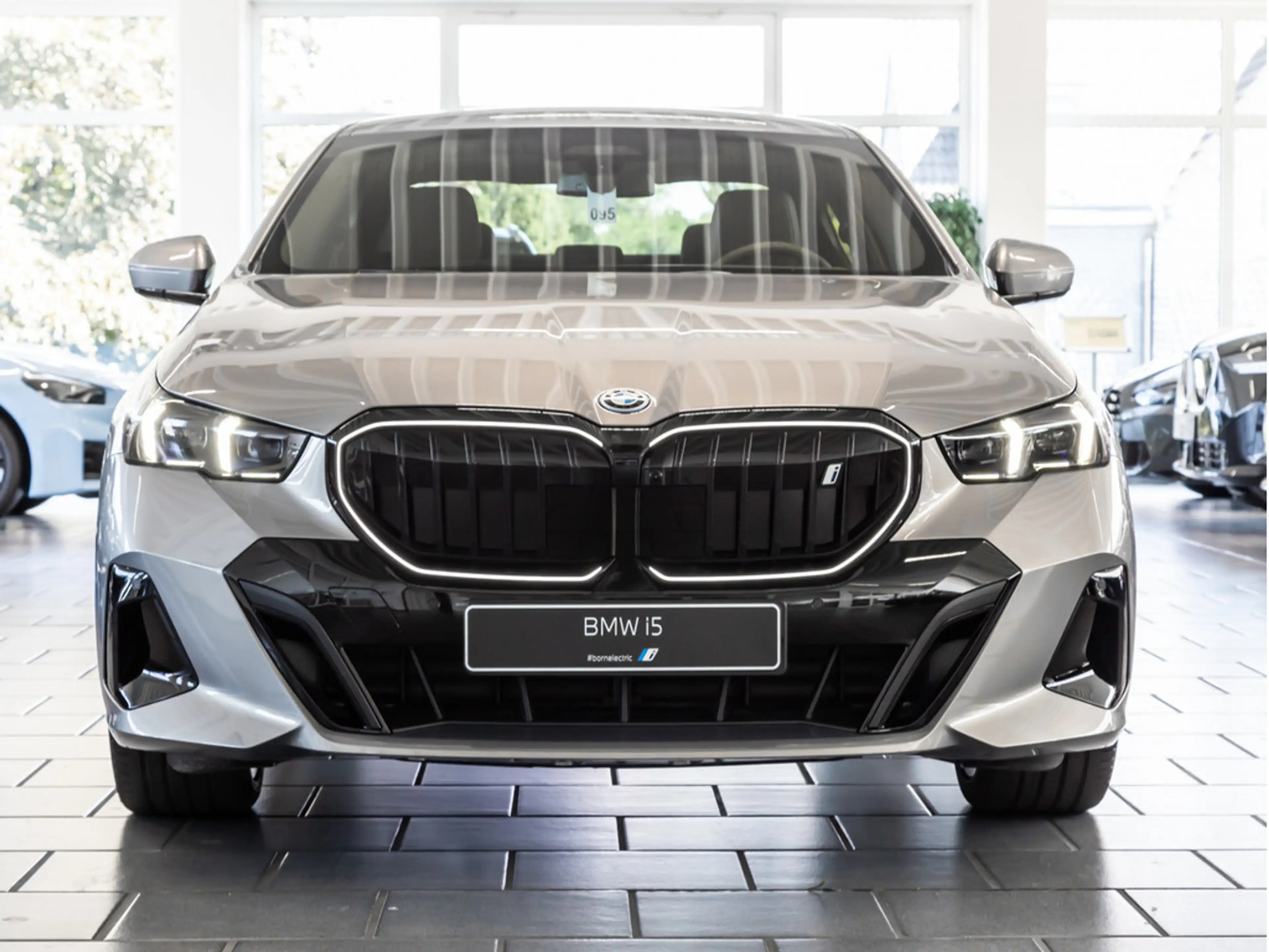 BMW i5 40 xDrive M-Sport Pro 360° LED HUD ACC AHK — photo 3