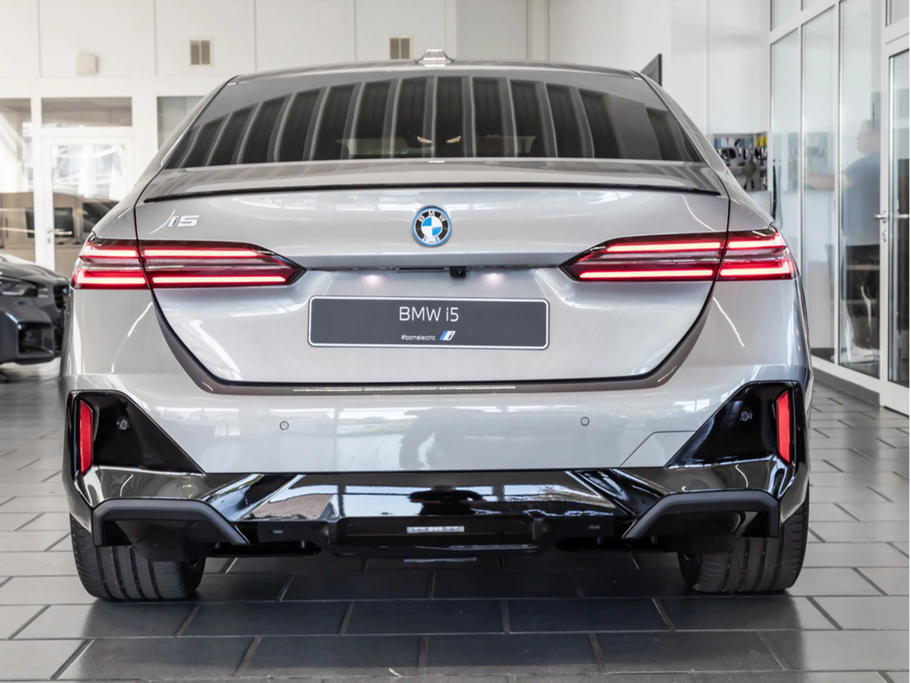 BMW i5 40 xDrive M-Sport Pro 360° LED HUD ACC AHK — photo 6