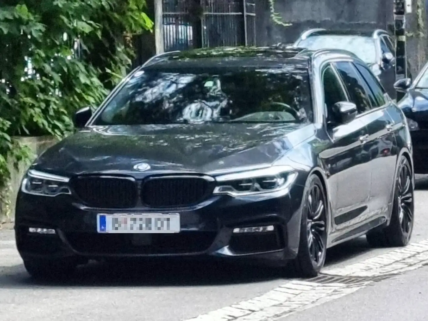 BMW 530 530d xDrive Touring Aut. Schwarz - 2