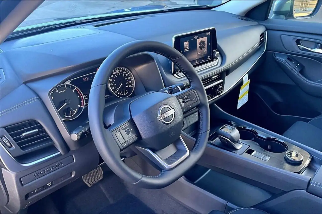 Nissan Rogue снимка Nissan Rogue